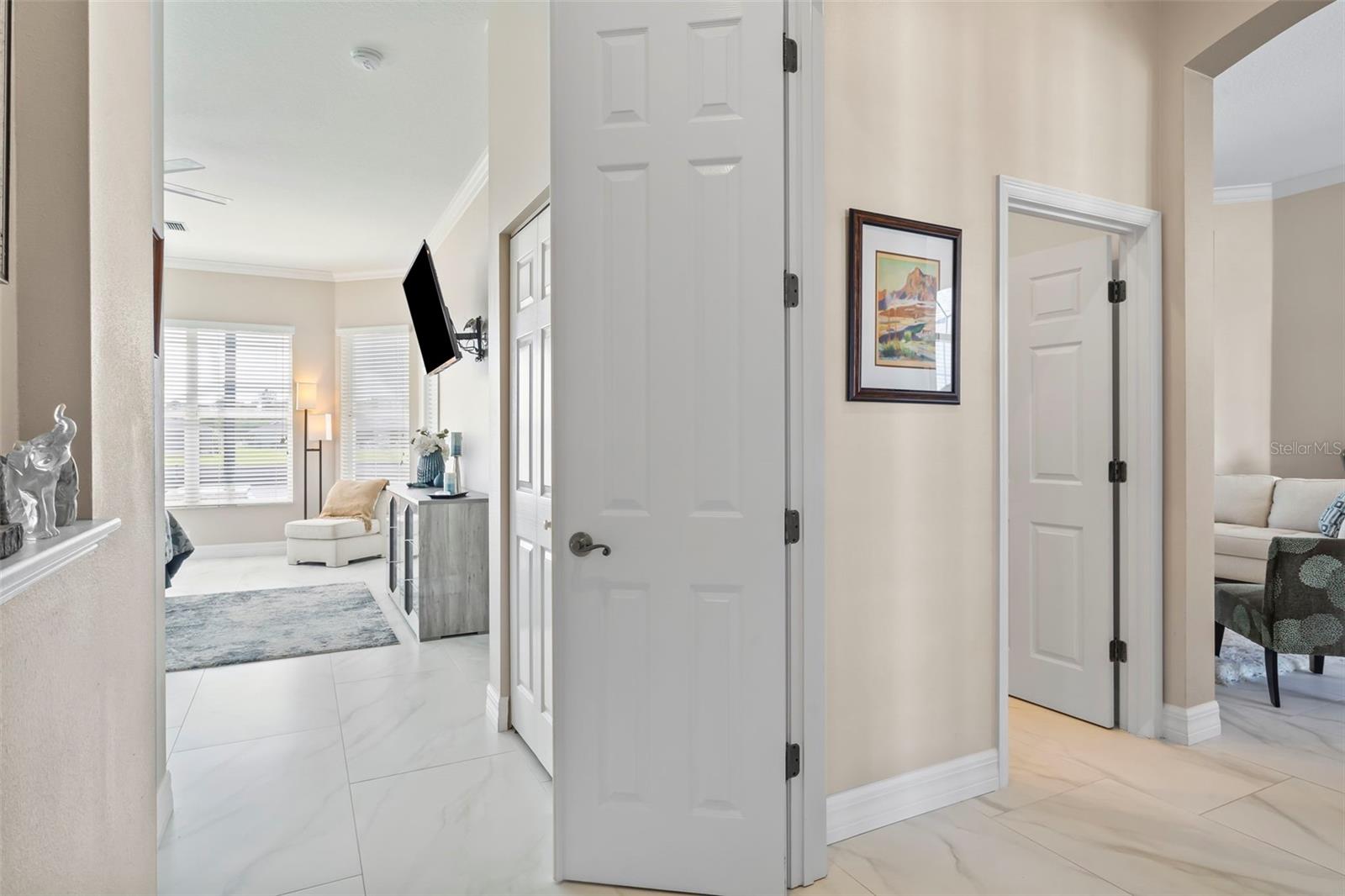 6880 PAN AMERICAN BLVD