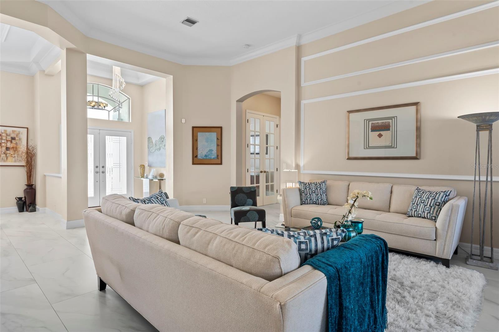 6880 PAN AMERICAN BLVD