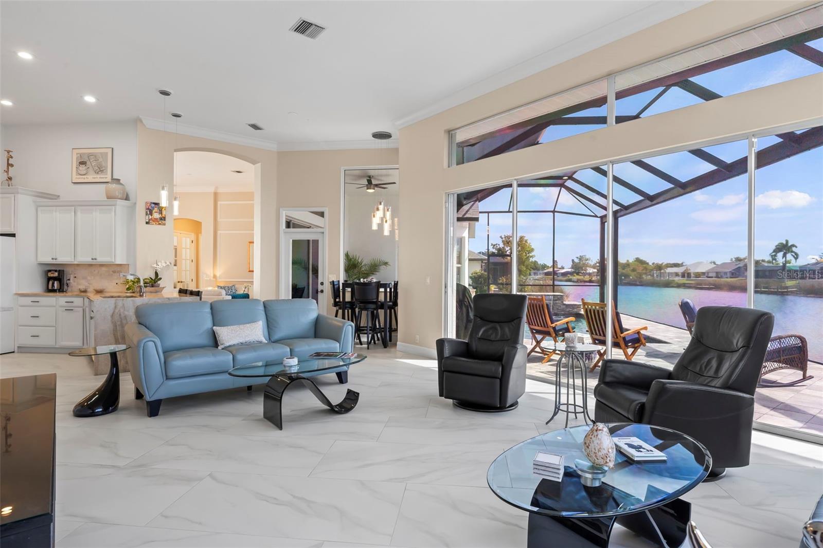 6880 PAN AMERICAN BLVD