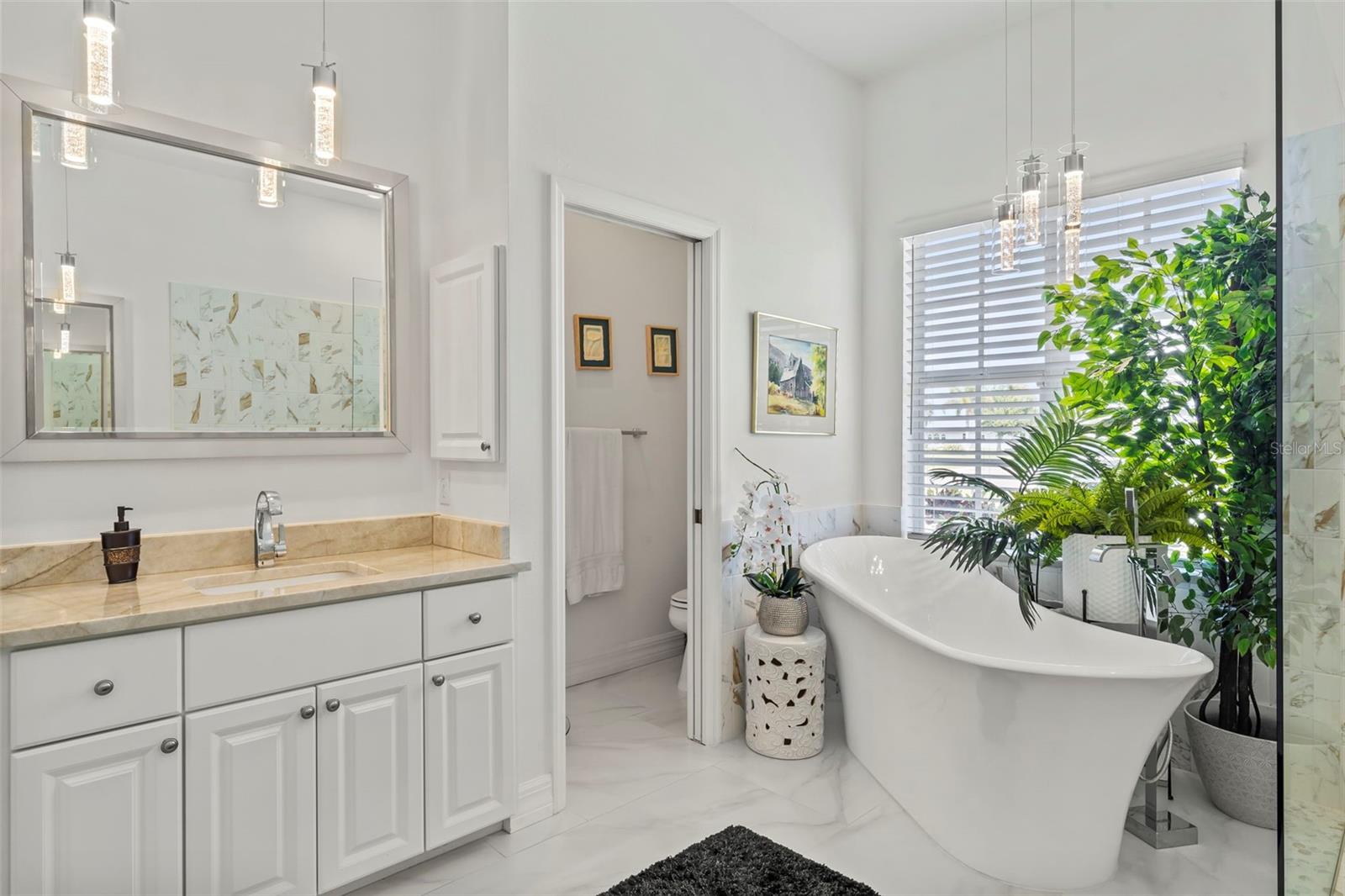 6880 PAN AMERICAN BLVD