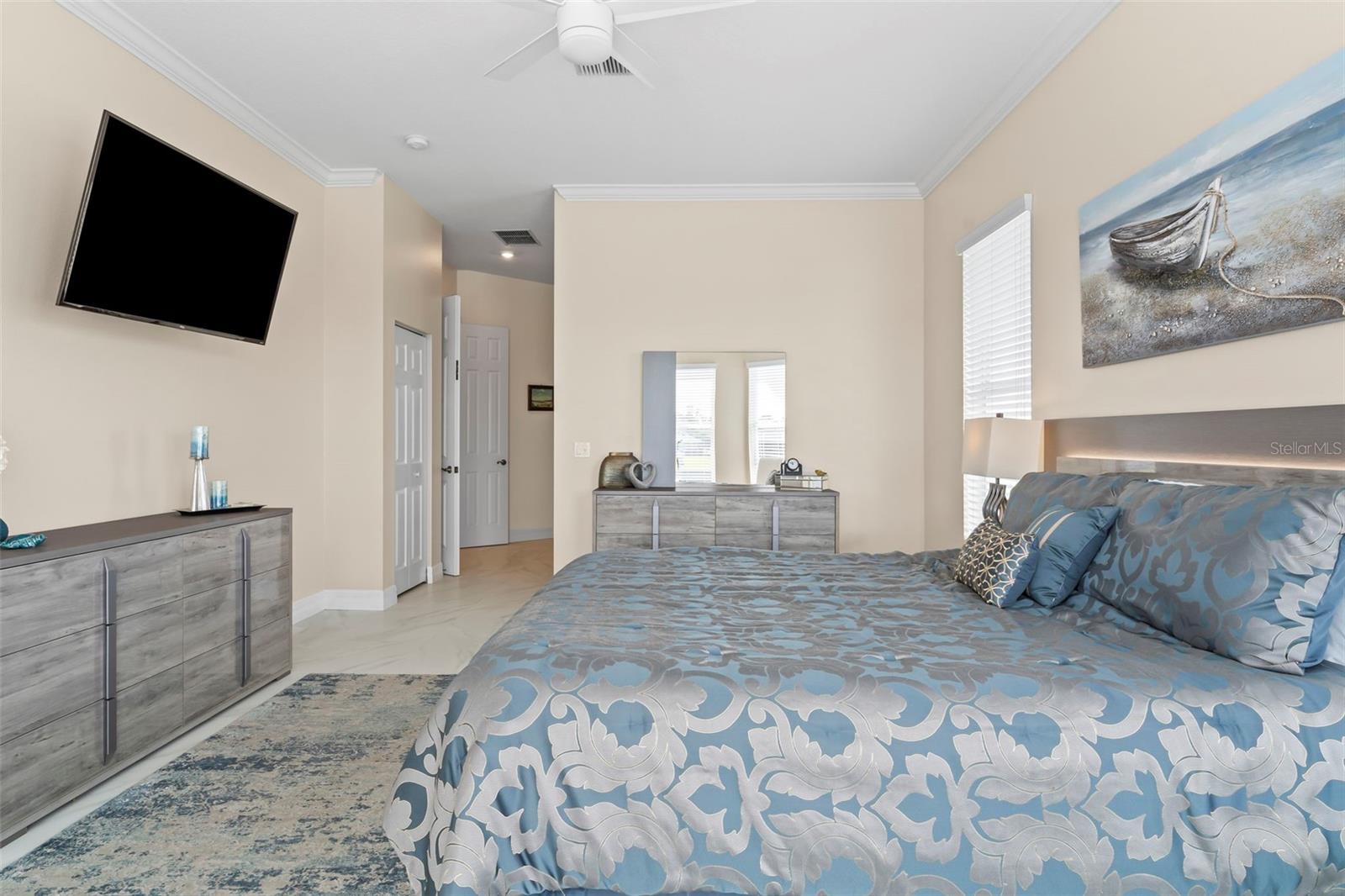 6880 PAN AMERICAN BLVD