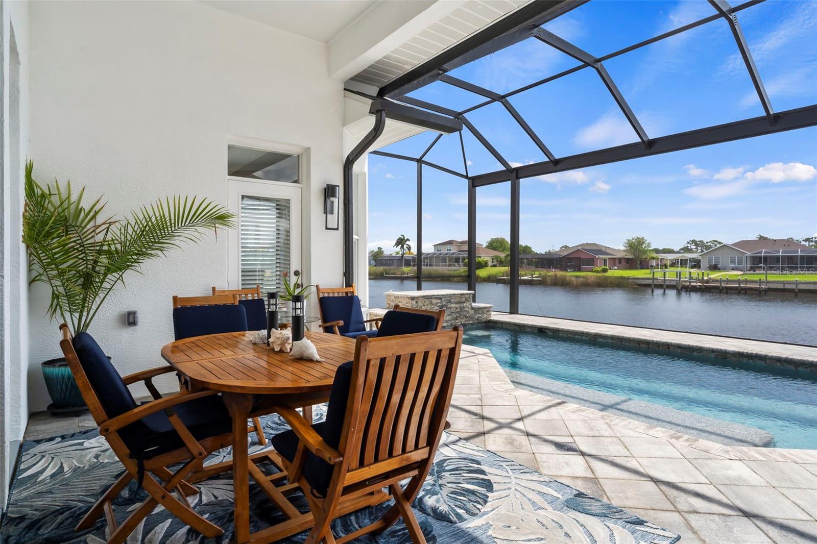 6880 PAN AMERICAN BLVD