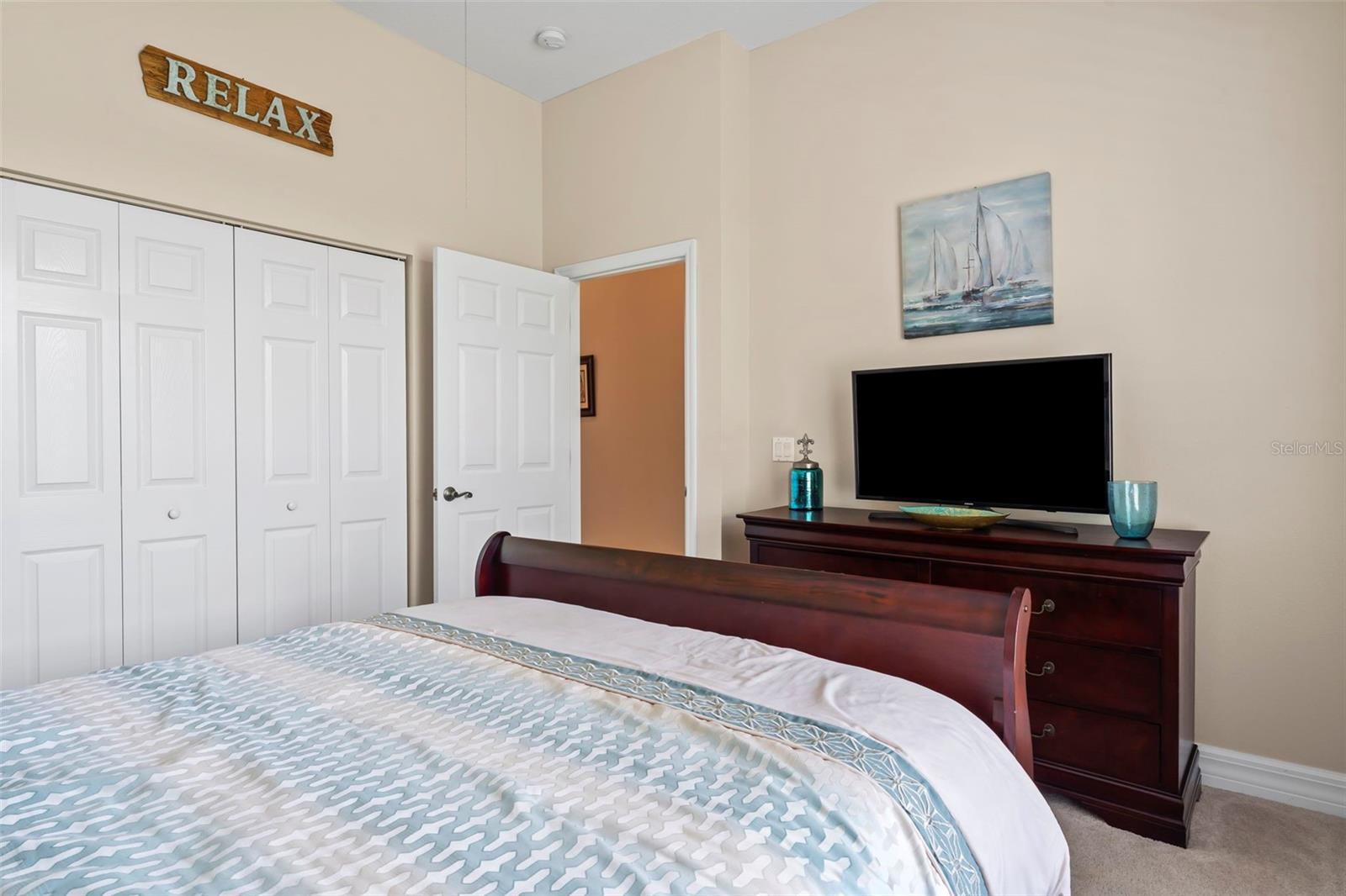 6880 PAN AMERICAN BLVD