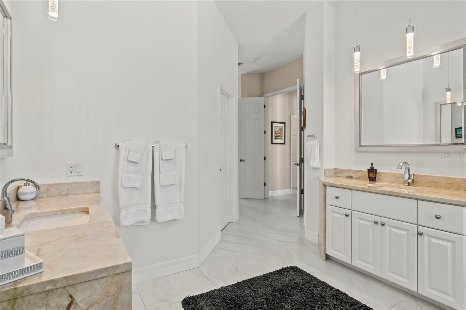 6880 PAN AMERICAN BLVD