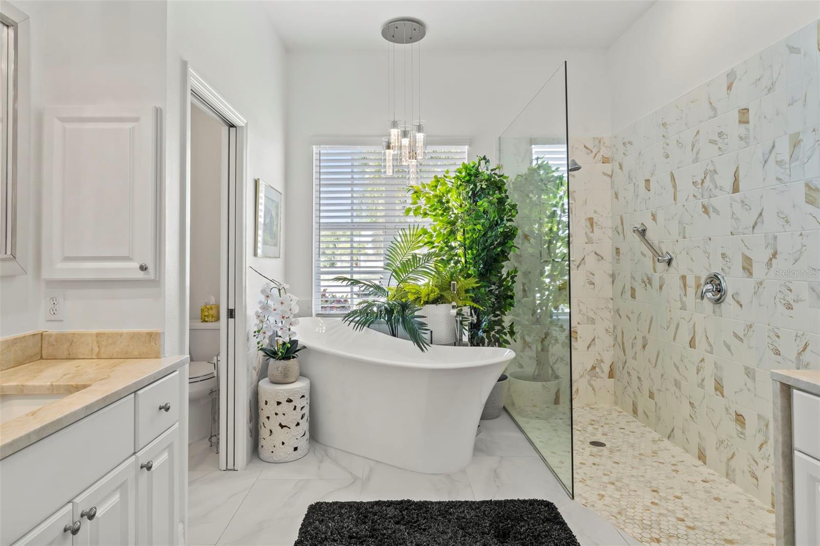 6880 PAN AMERICAN BLVD