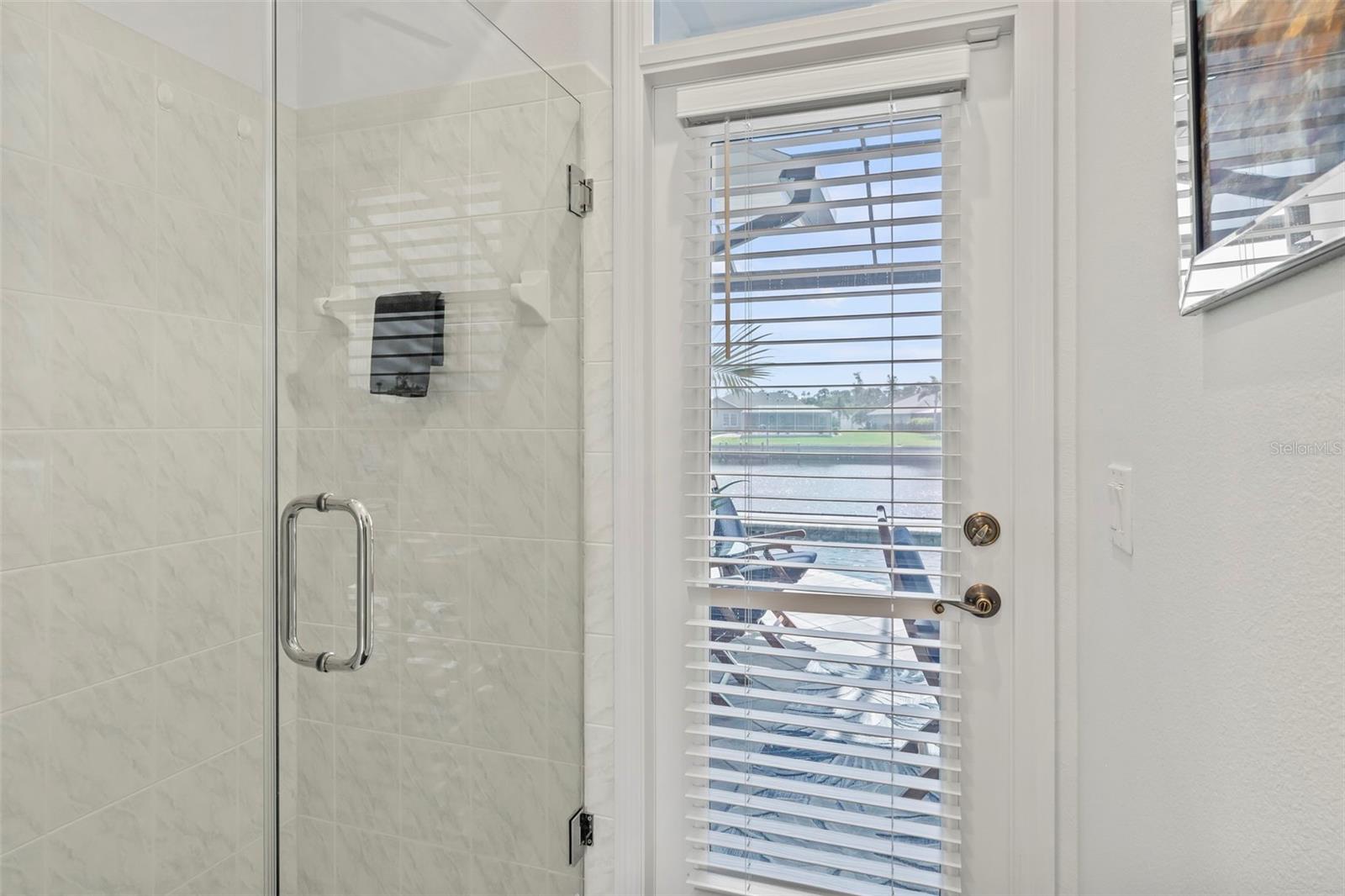 6880 PAN AMERICAN BLVD