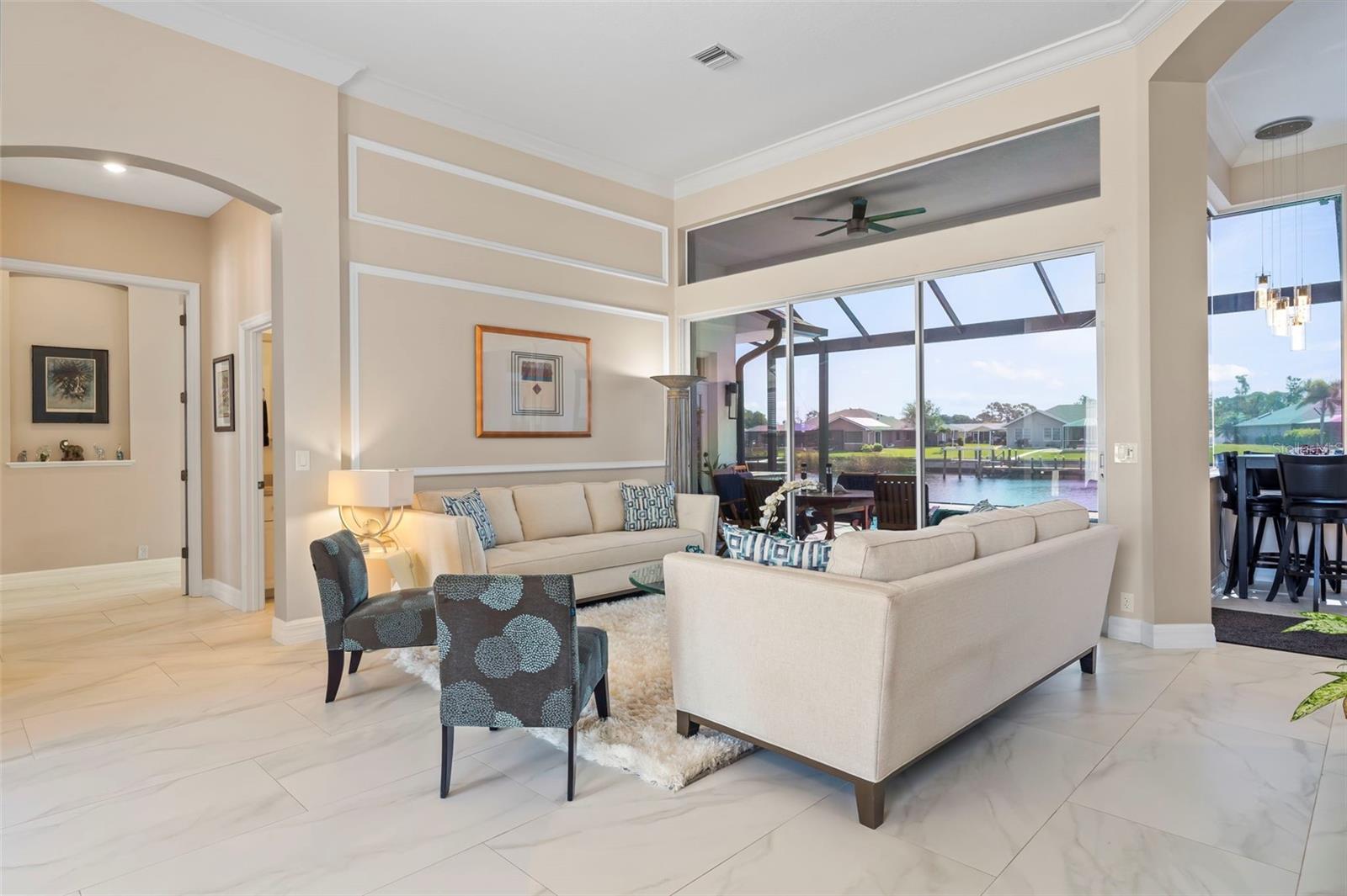 6880 PAN AMERICAN BLVD