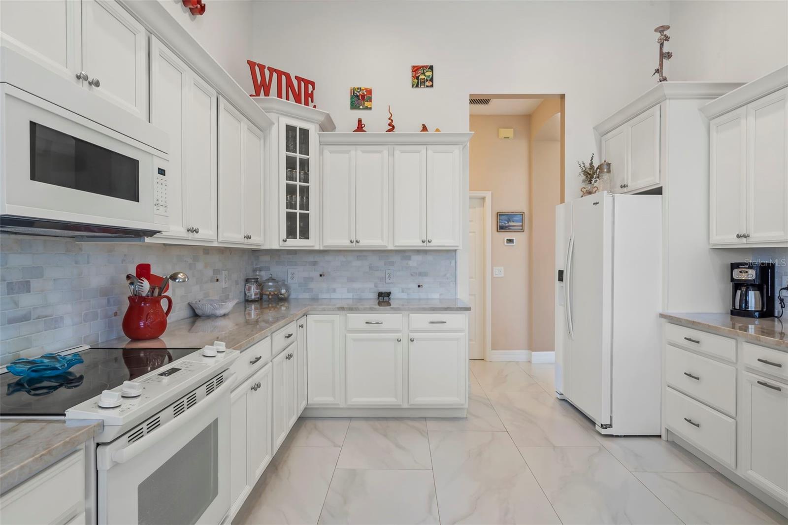 6880 PAN AMERICAN BLVD