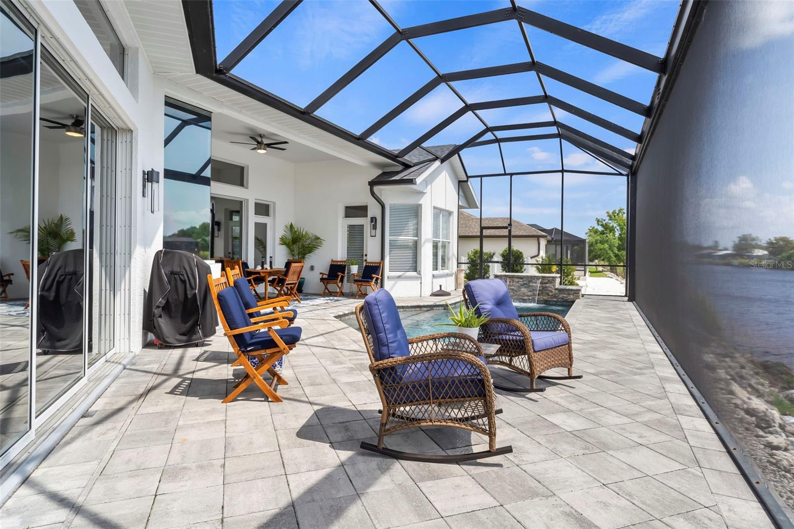 6880 PAN AMERICAN BLVD