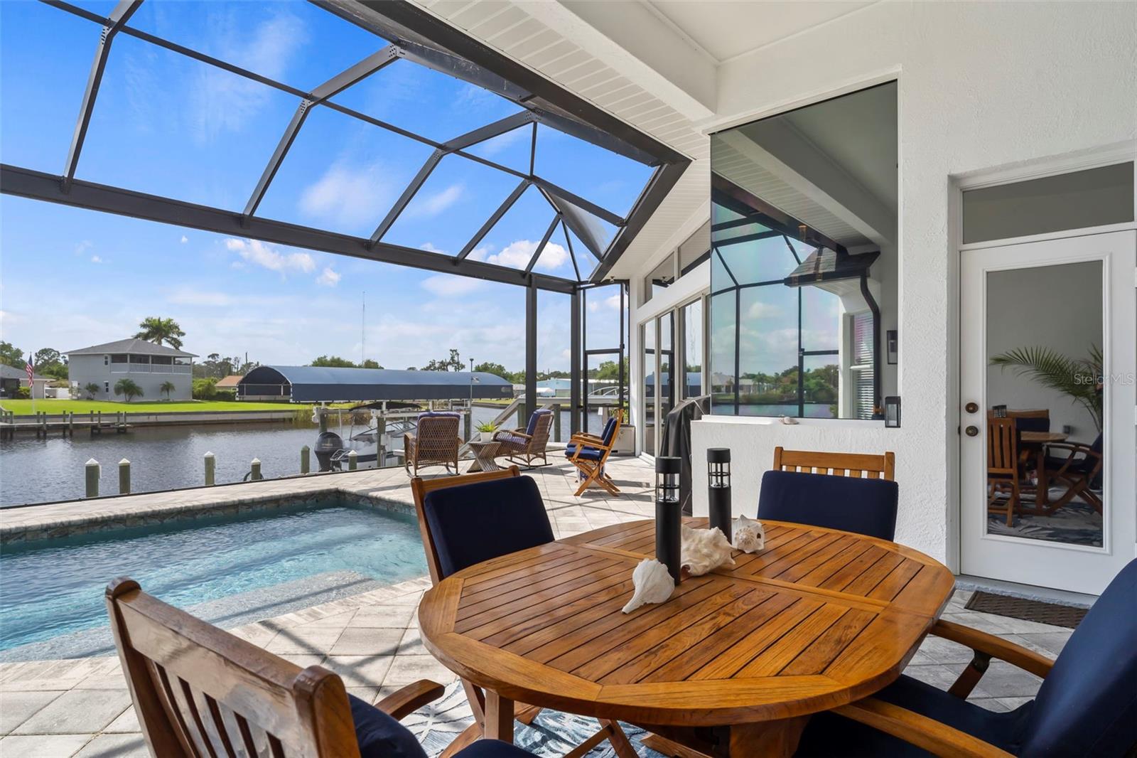 6880 PAN AMERICAN BLVD