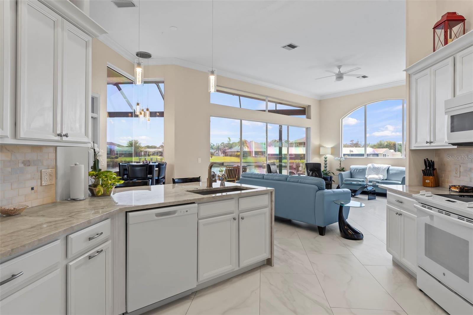 6880 PAN AMERICAN BLVD