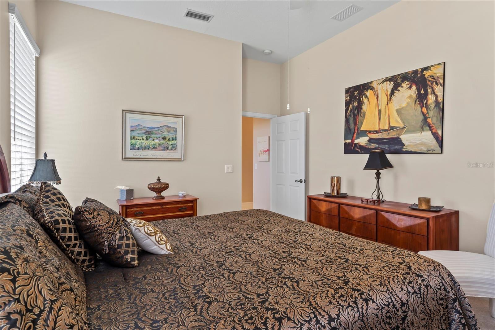 6880 PAN AMERICAN BLVD