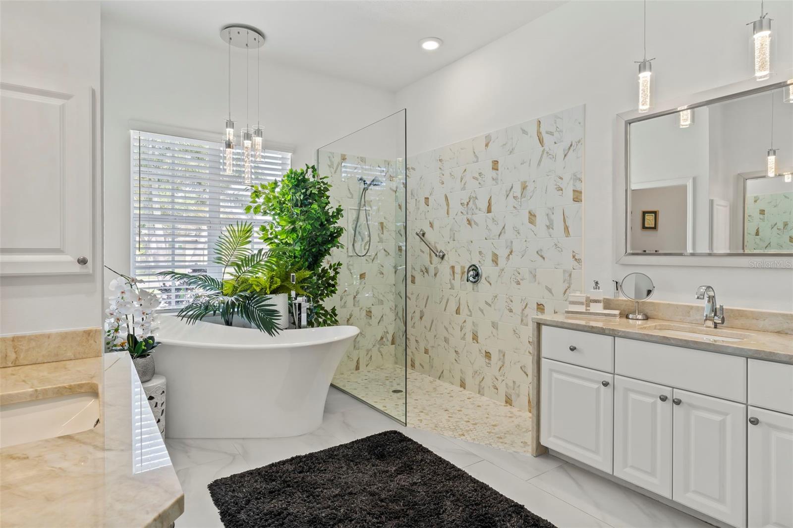 6880 PAN AMERICAN BLVD