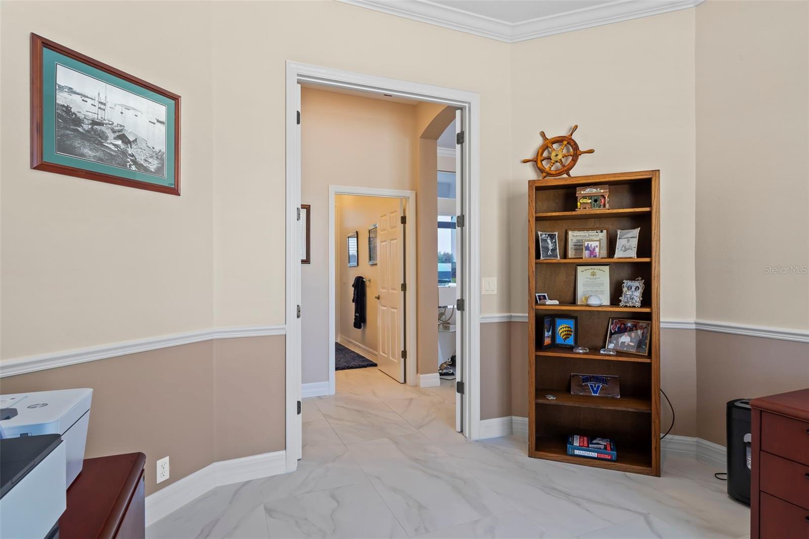 6880 PAN AMERICAN BLVD