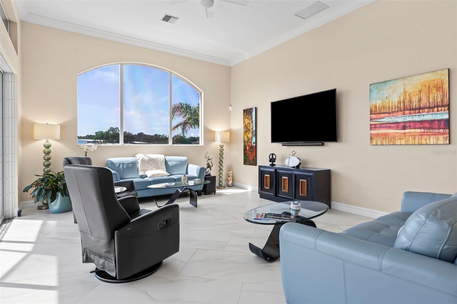 6880 PAN AMERICAN BLVD