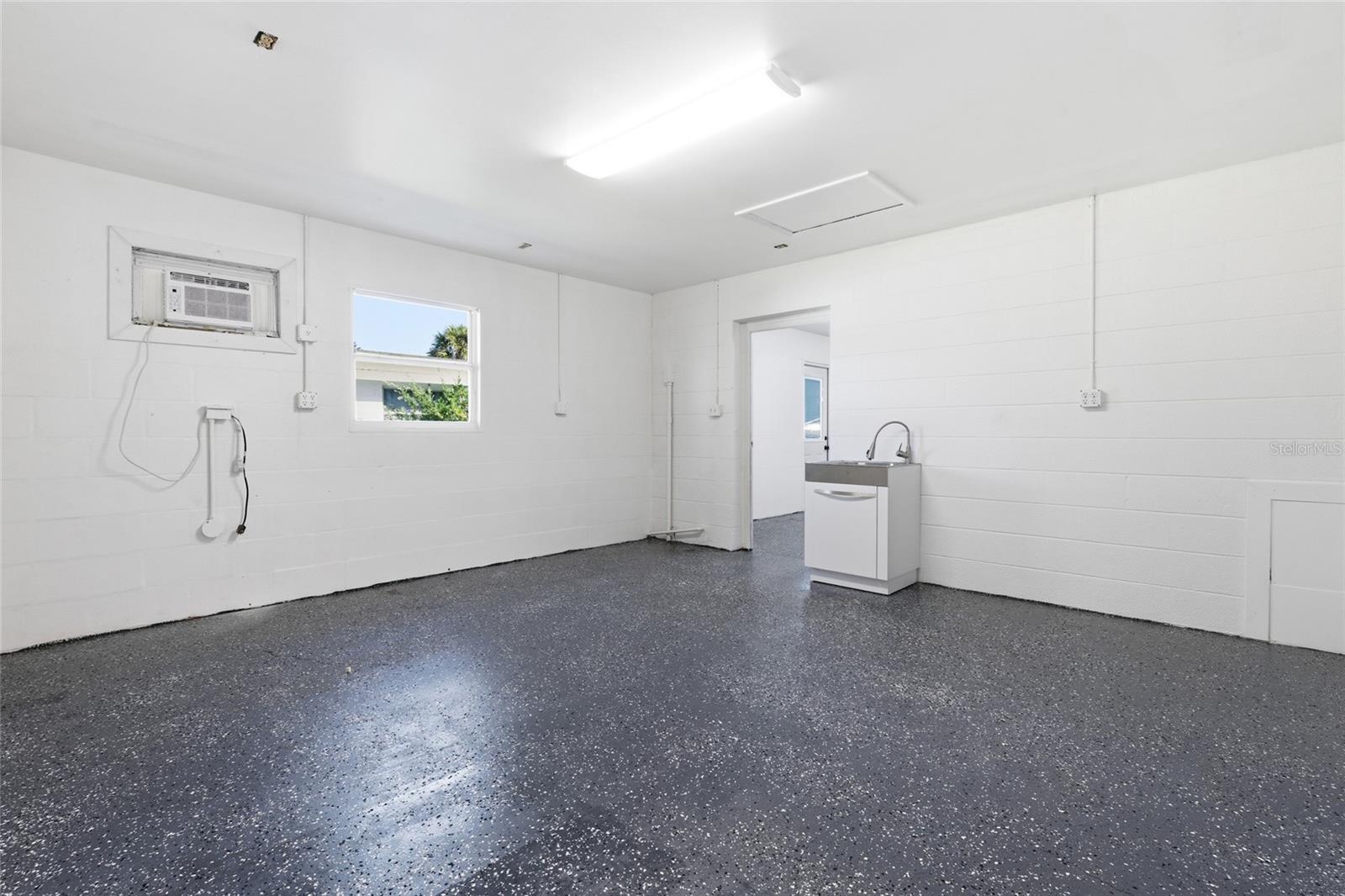 273 VENICE EAST BLVD