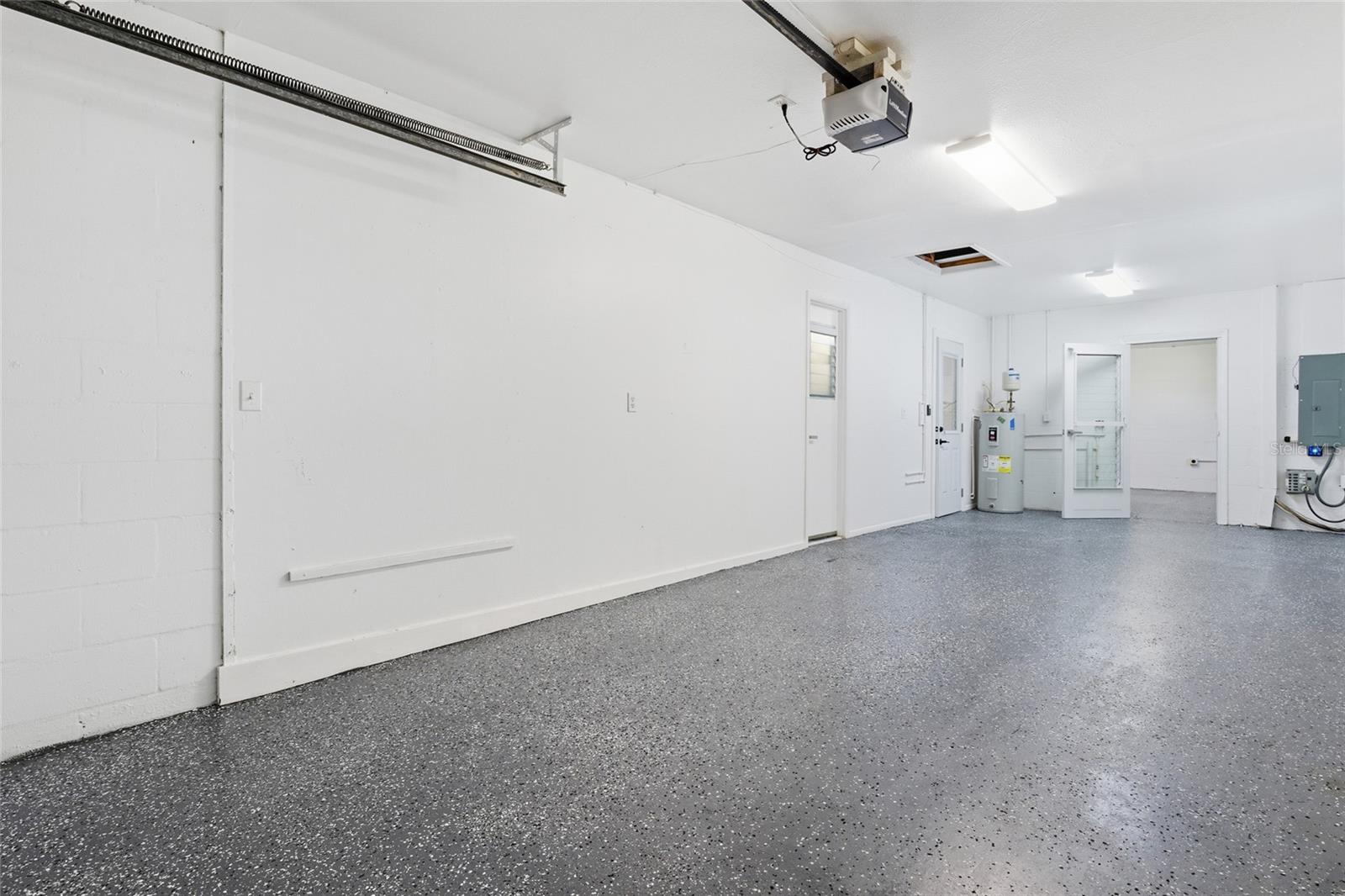 273 VENICE EAST BLVD