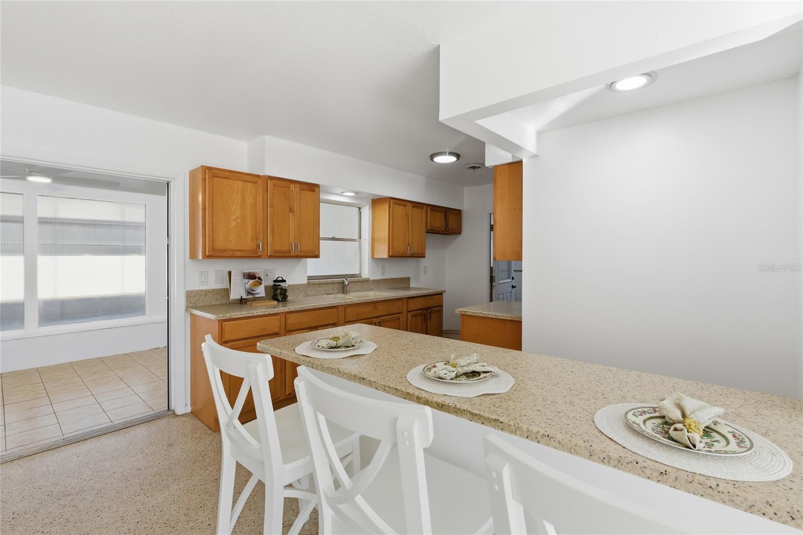 273 VENICE EAST BLVD