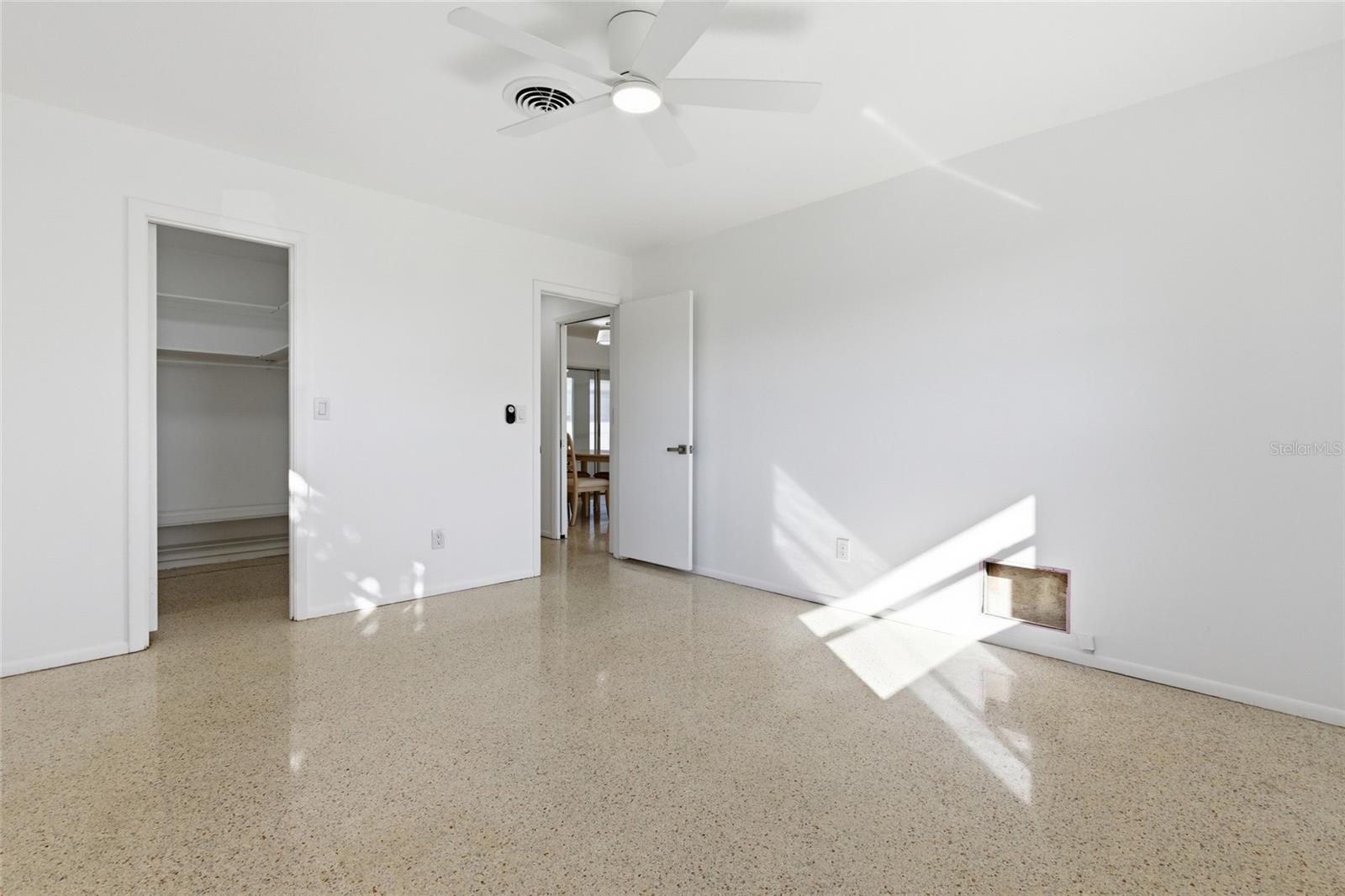 273 VENICE EAST BLVD