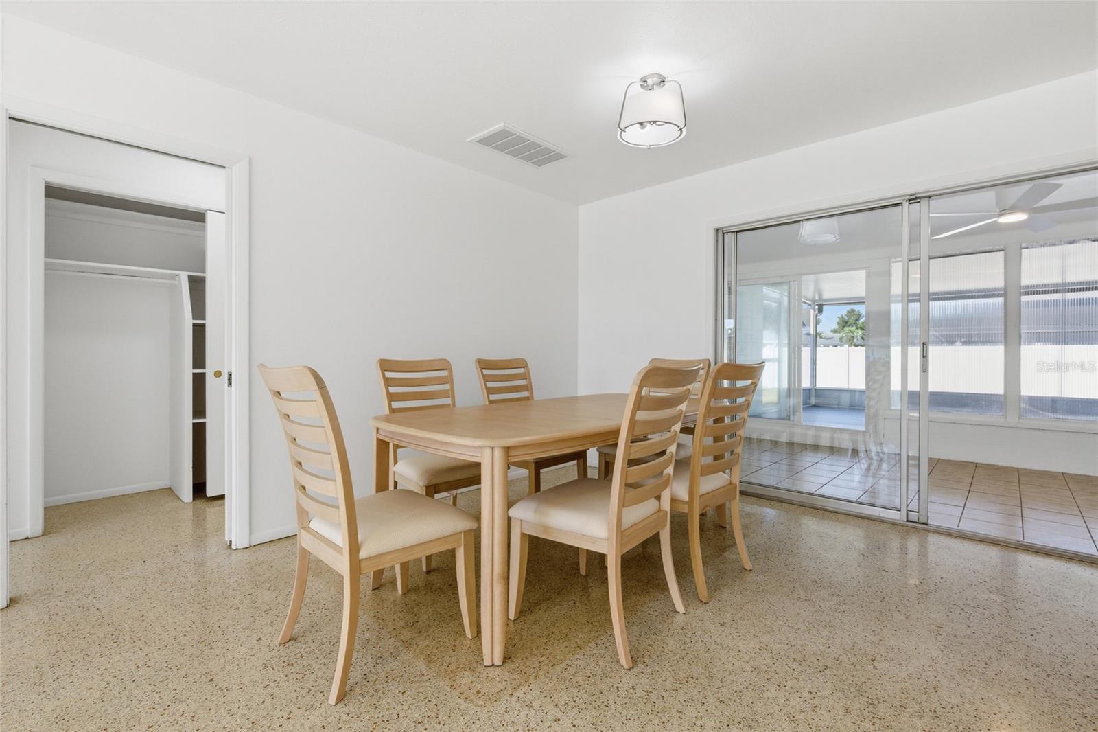 273 VENICE EAST BLVD