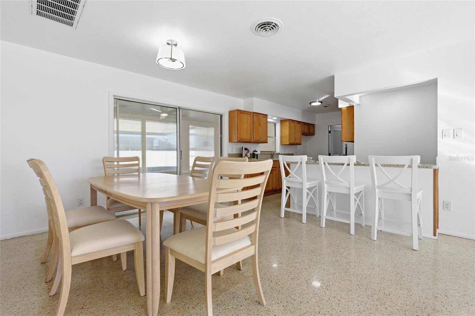 273 VENICE EAST BLVD