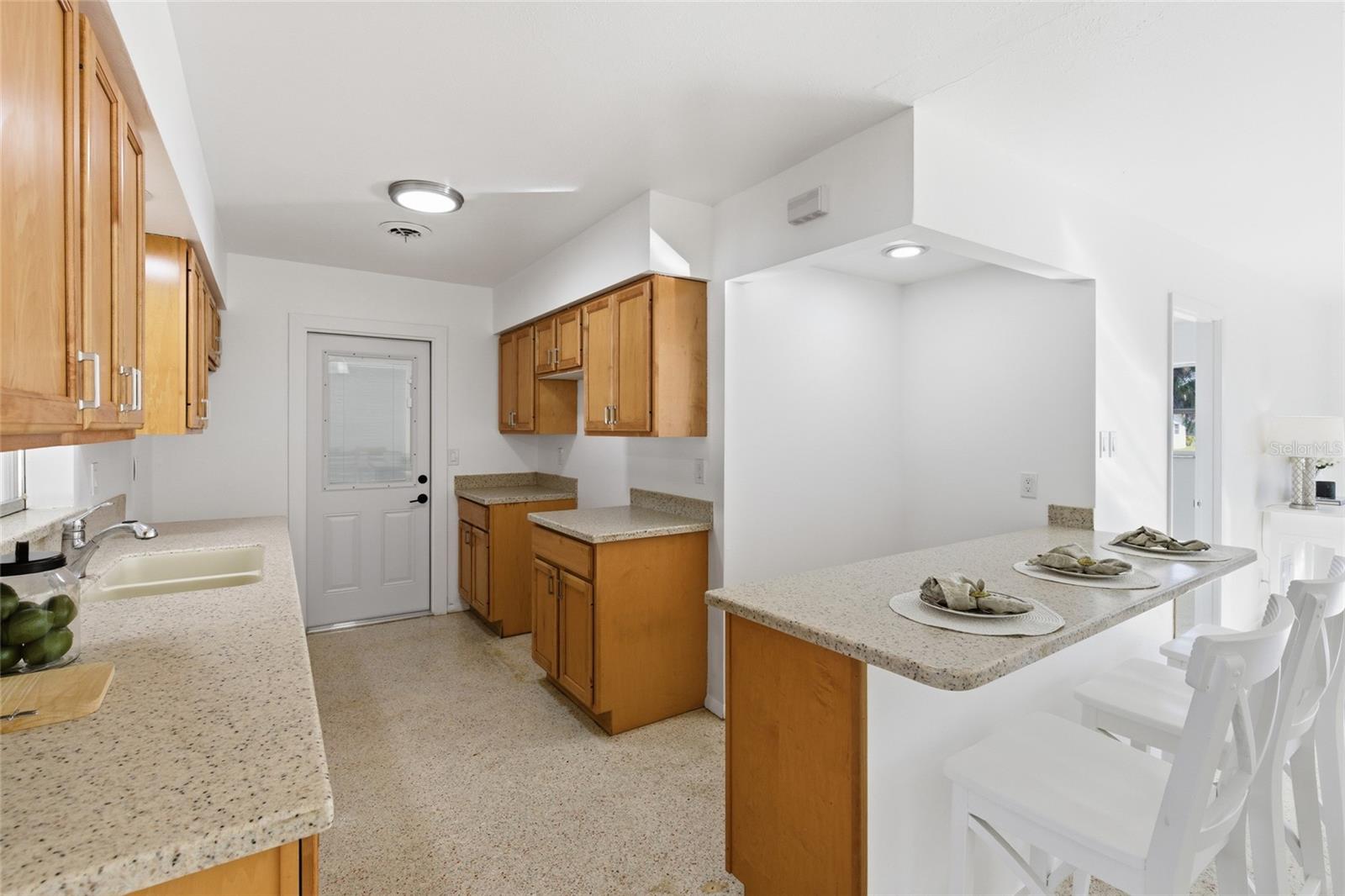 273 VENICE EAST BLVD