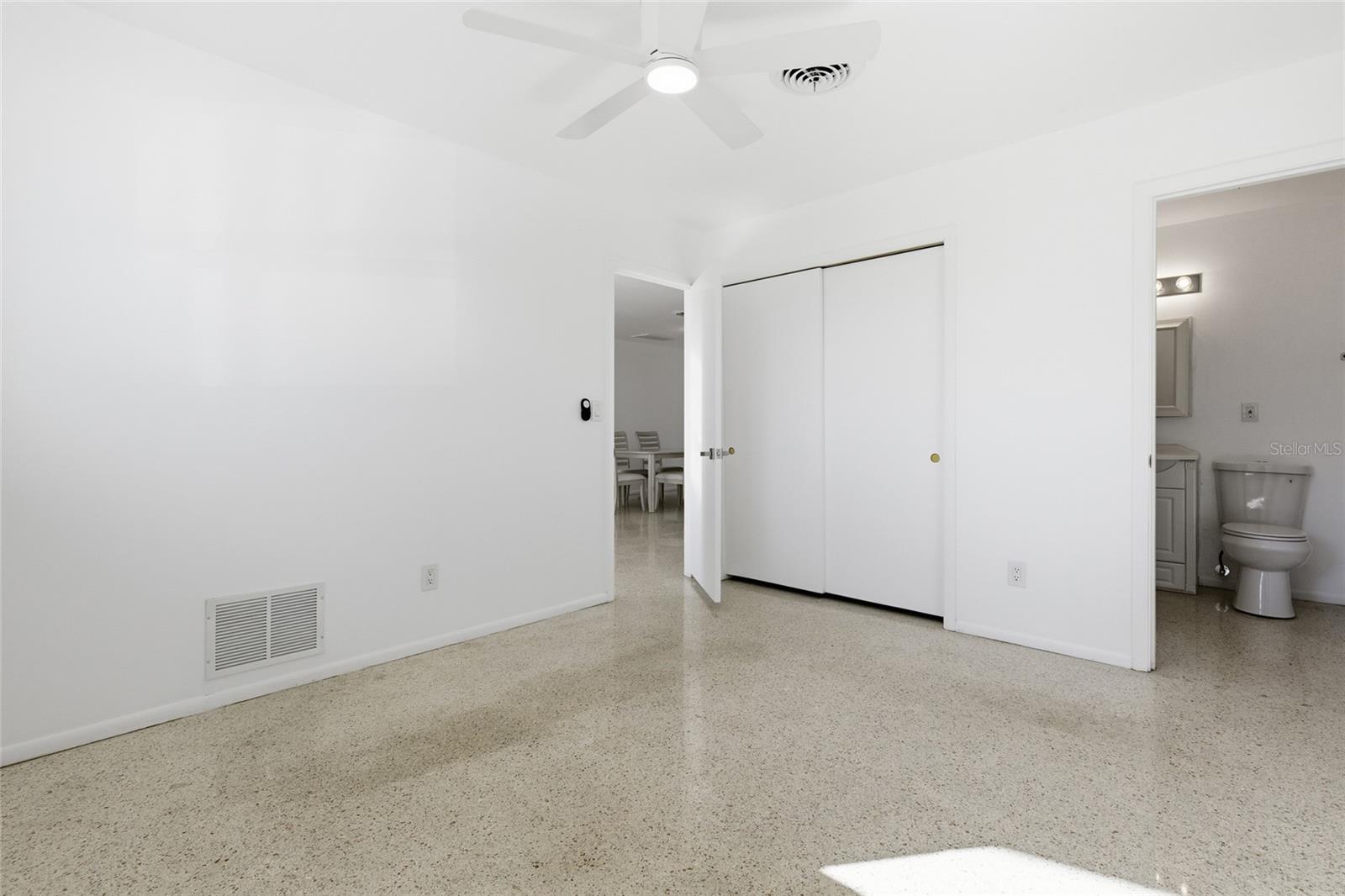 273 VENICE EAST BLVD