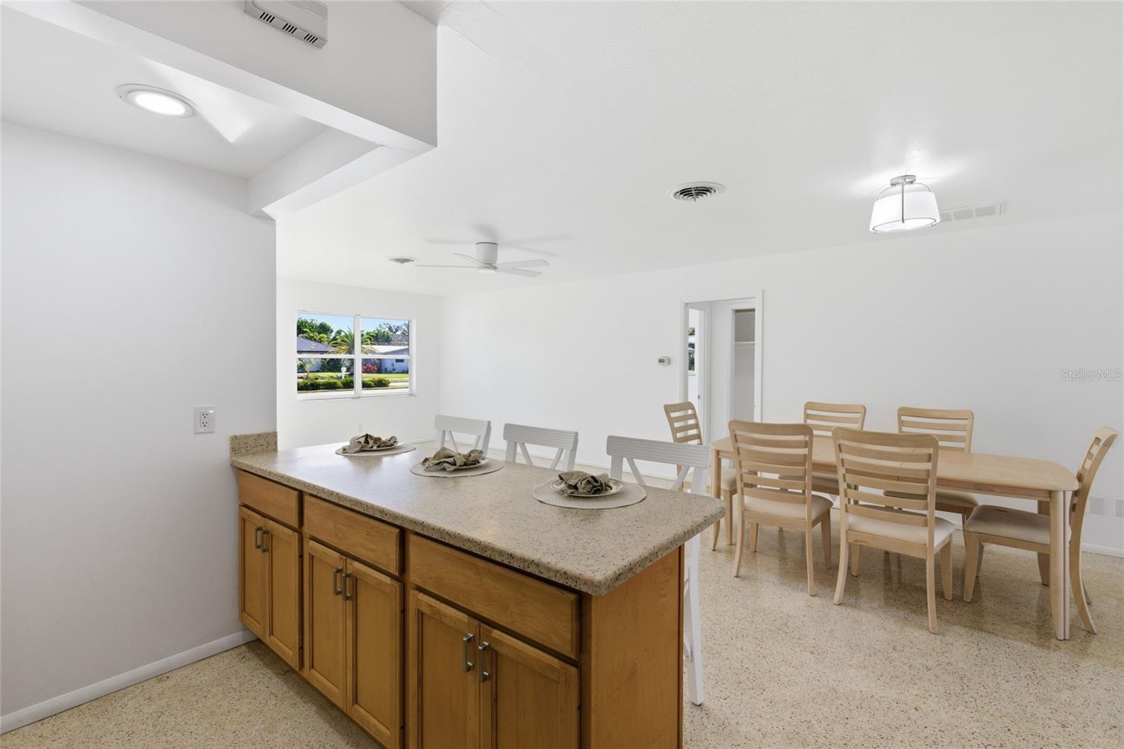 273 VENICE EAST BLVD