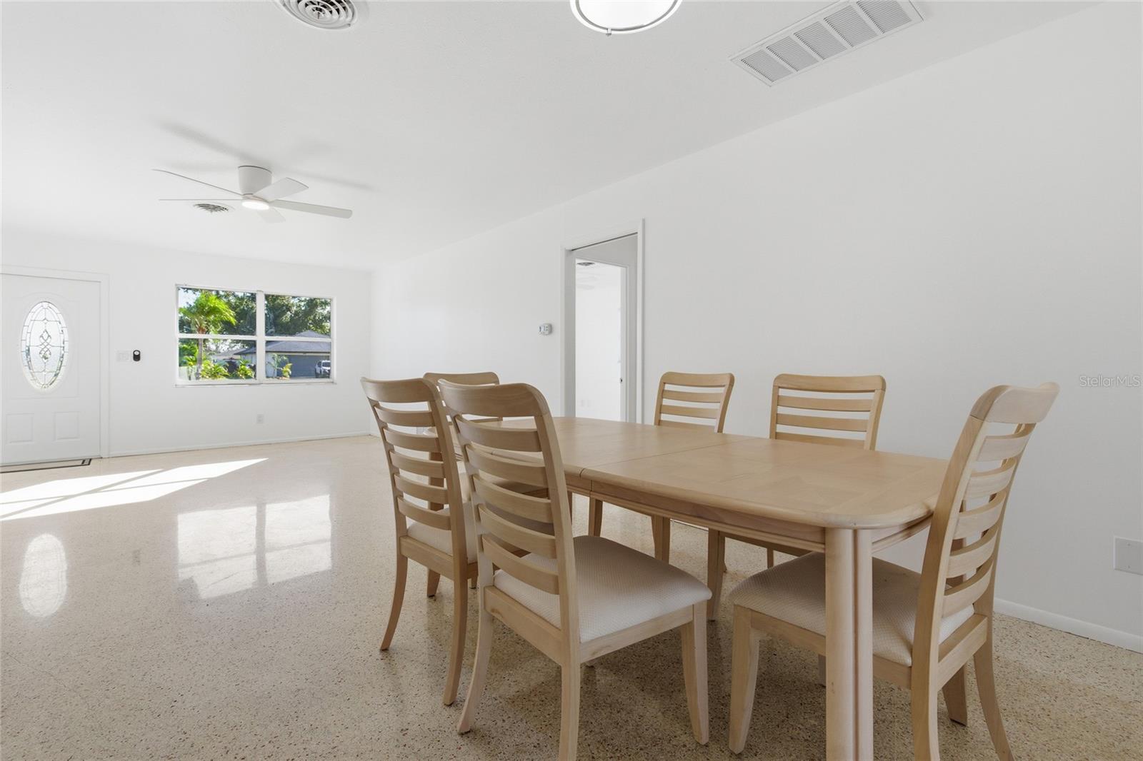 273 VENICE EAST BLVD