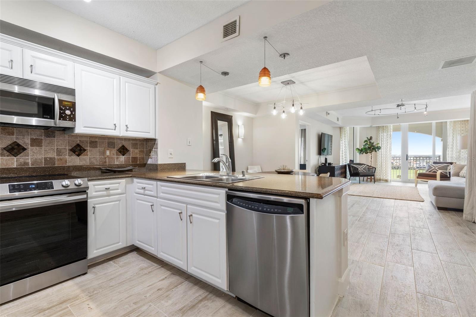 200 OCEAN CREST DR #715