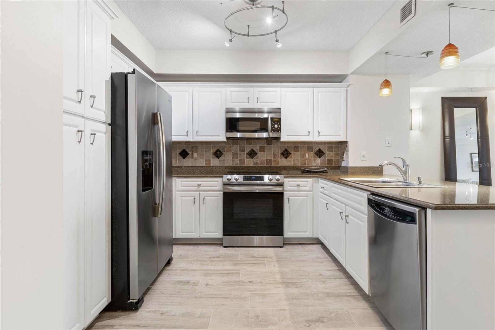 200 OCEAN CREST DR #715