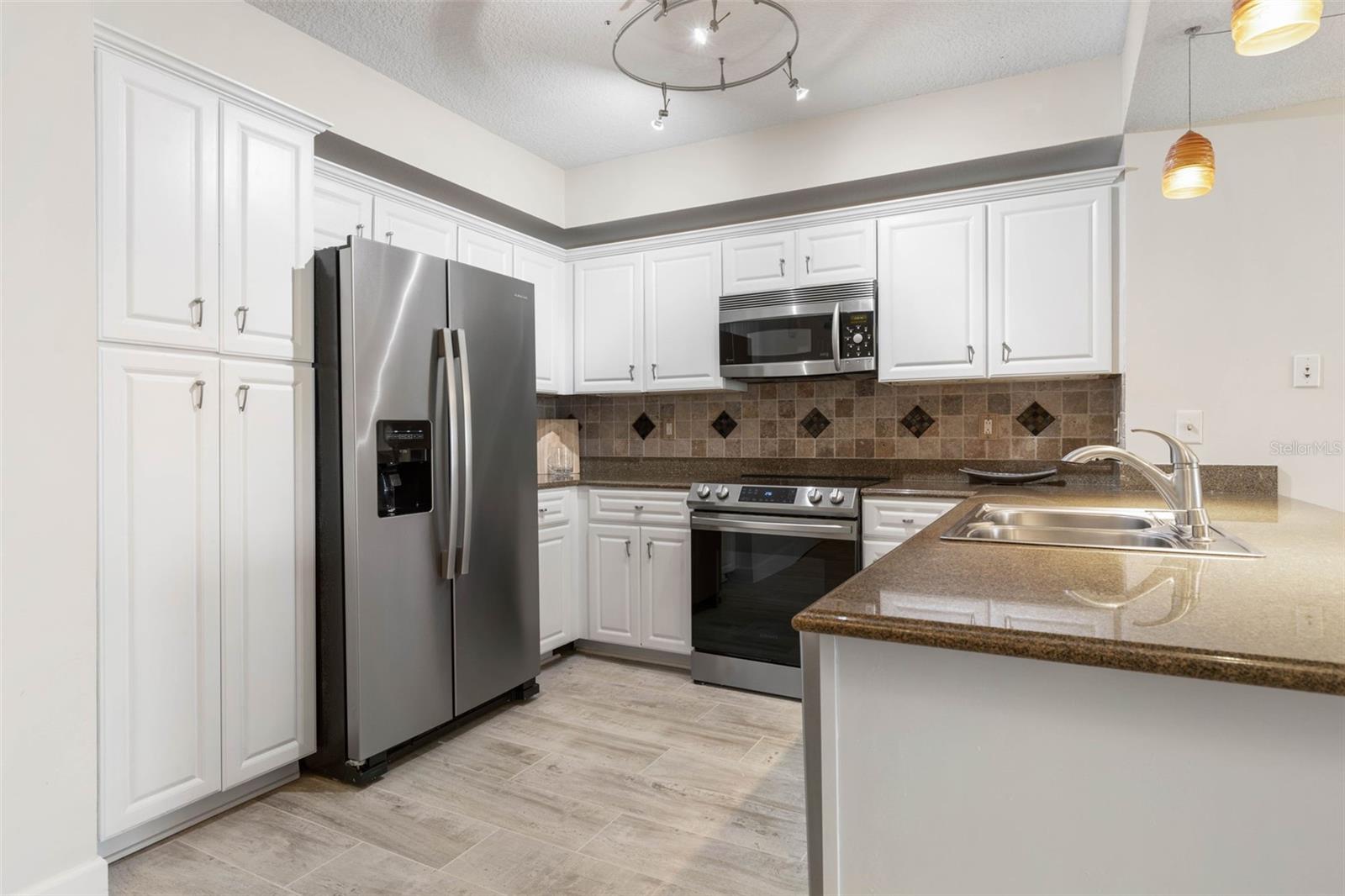 200 OCEAN CREST DR #715