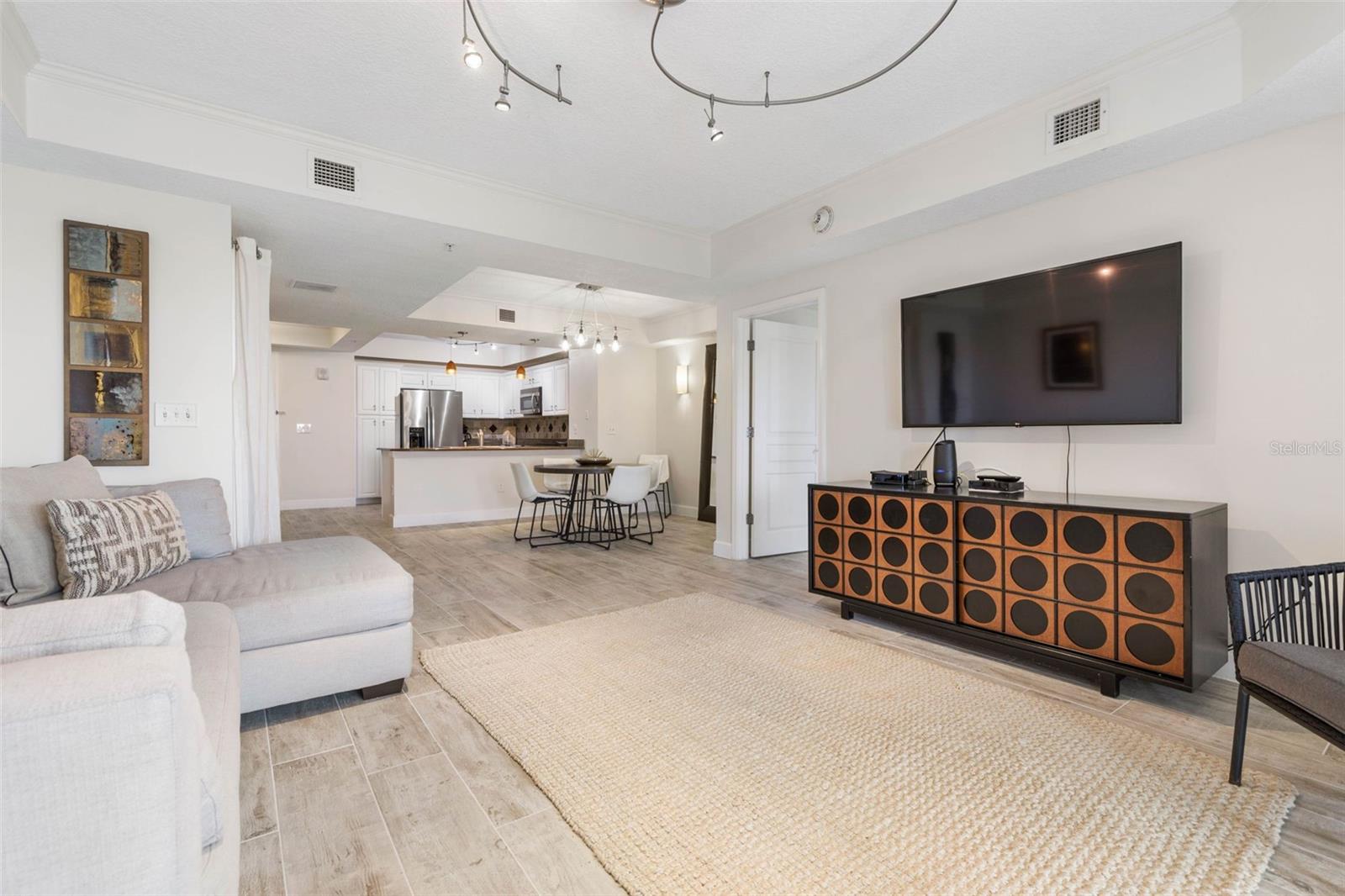 200 OCEAN CREST DR #715