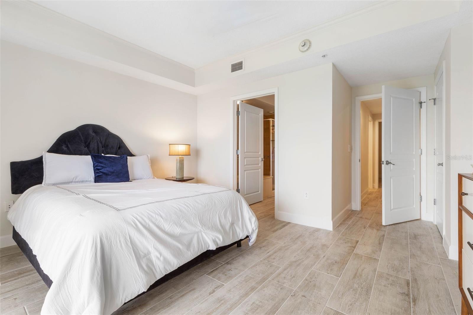 200 OCEAN CREST DR #715