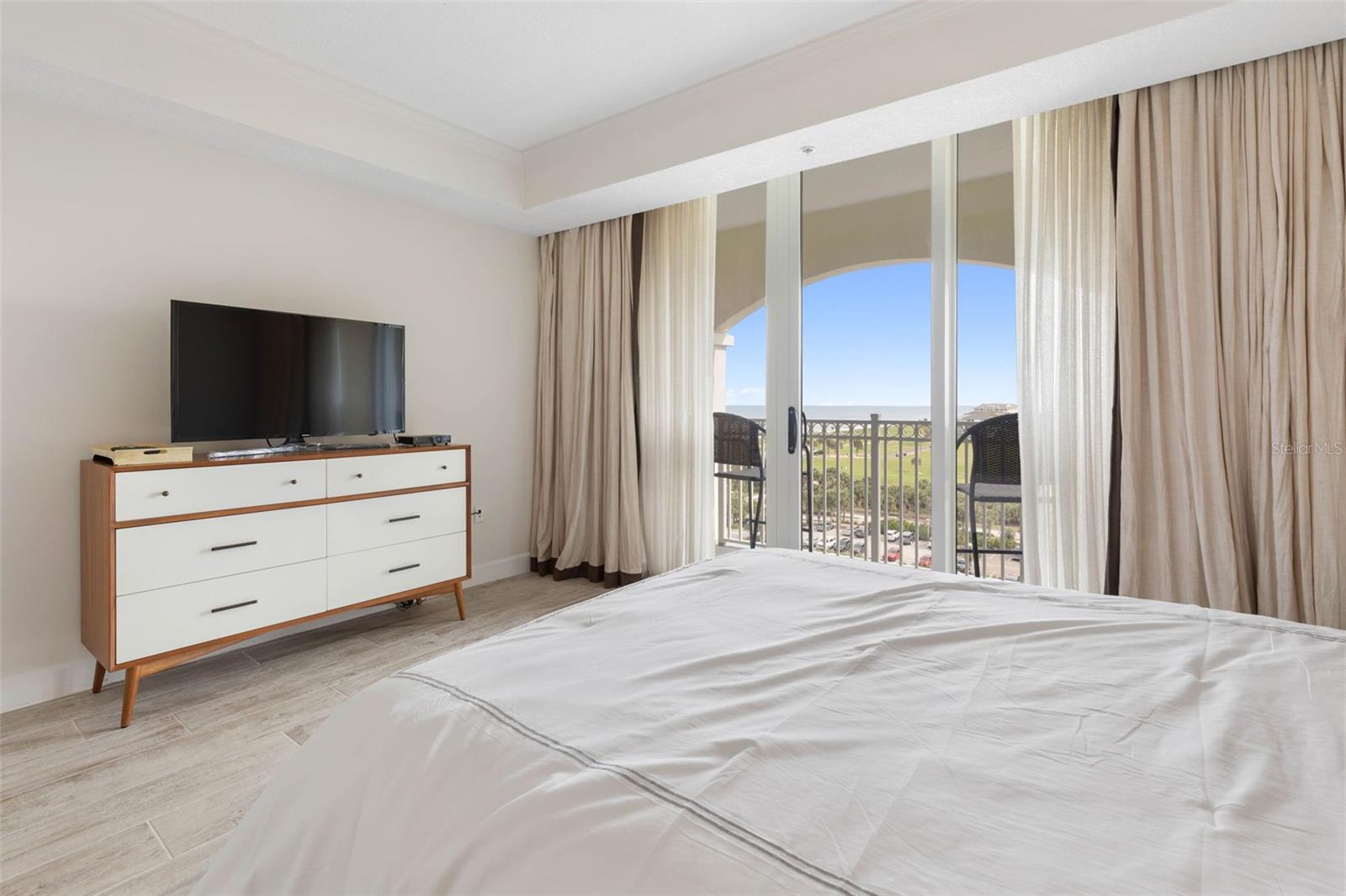 200 OCEAN CREST DR #715