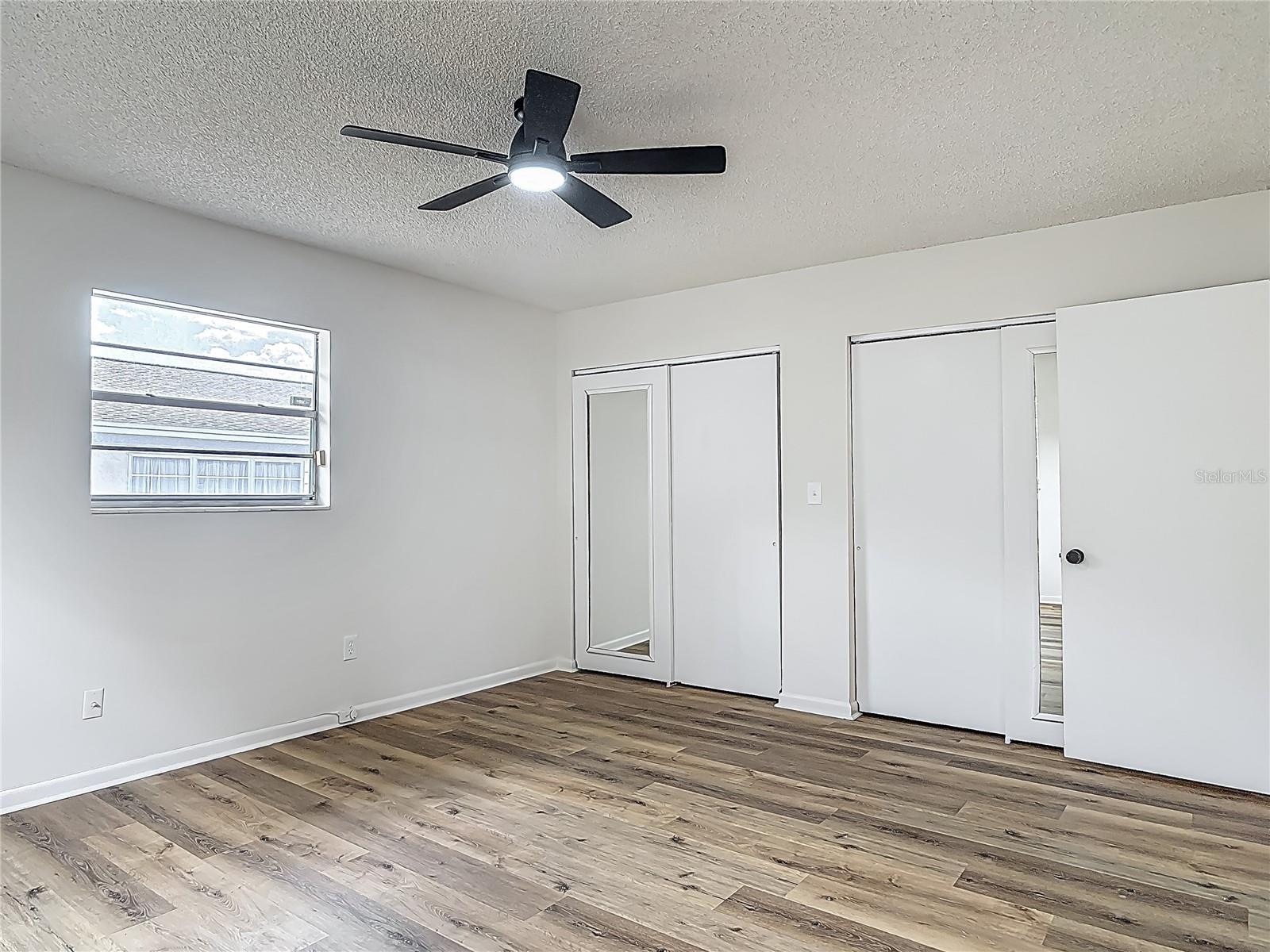 244 OAKLEIGH DR #200