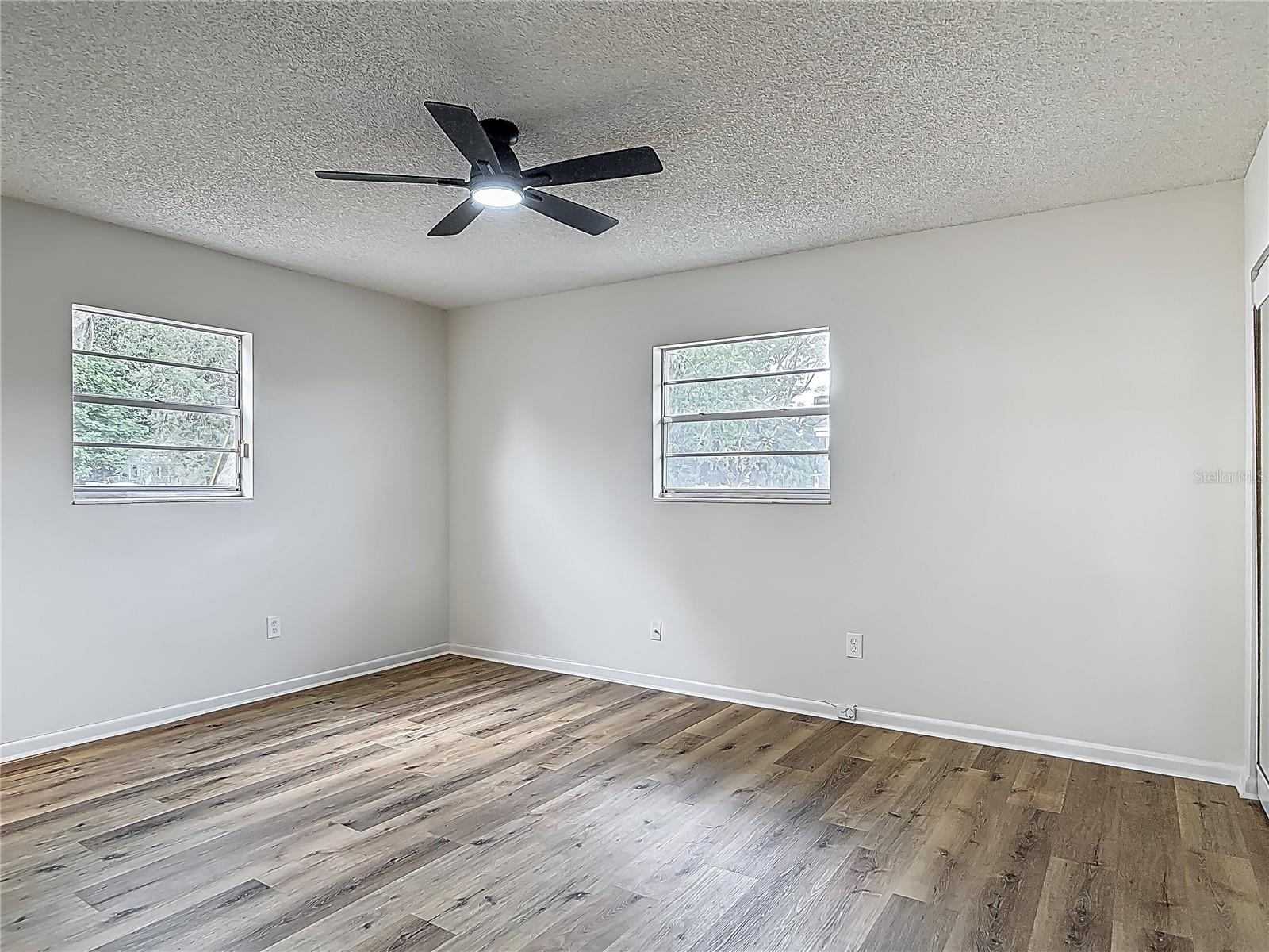 244 OAKLEIGH DR #200