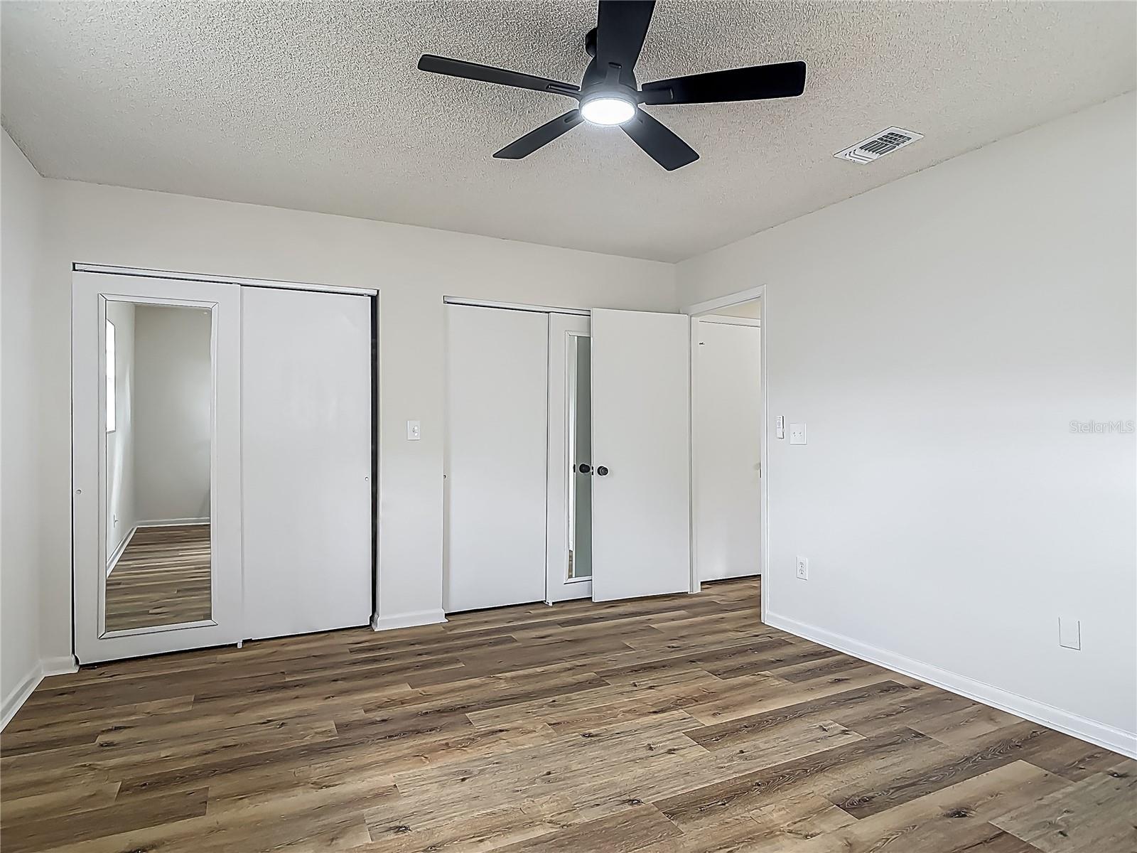 244 OAKLEIGH DR #200