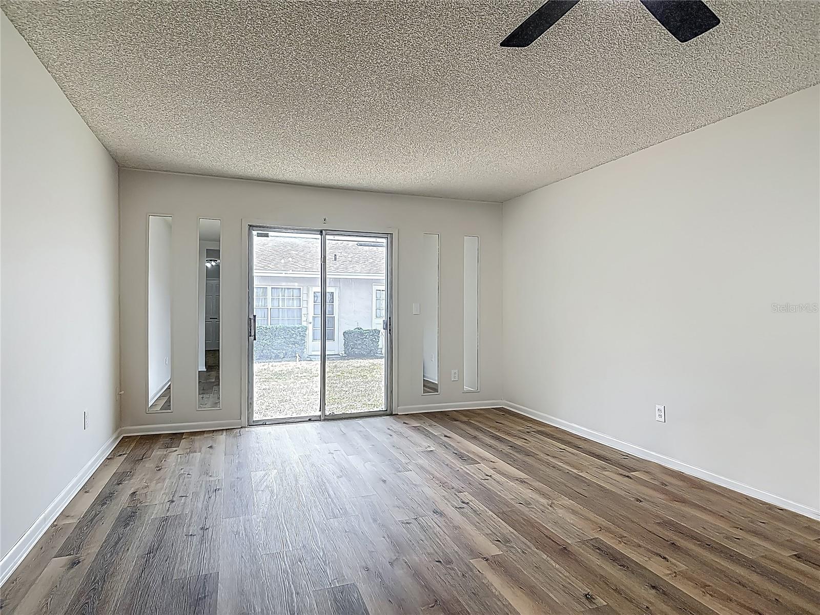 244 OAKLEIGH DR #200