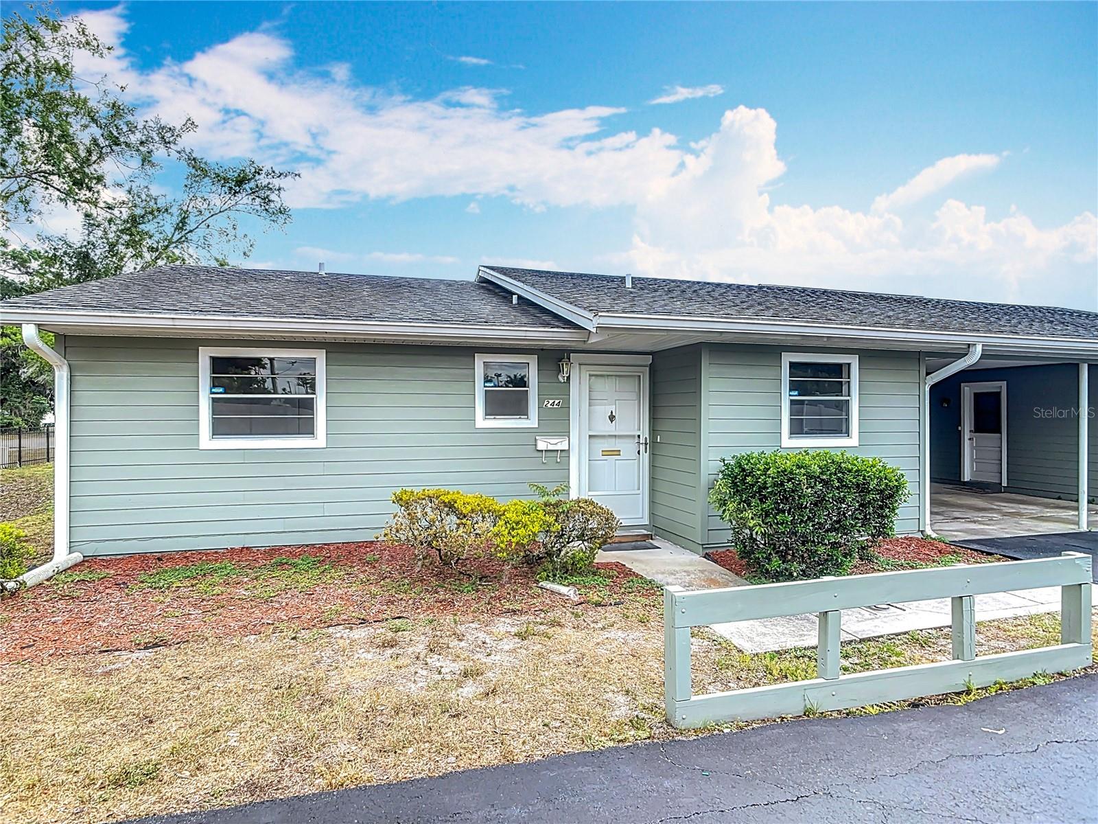 244 OAKLEIGH DR #200