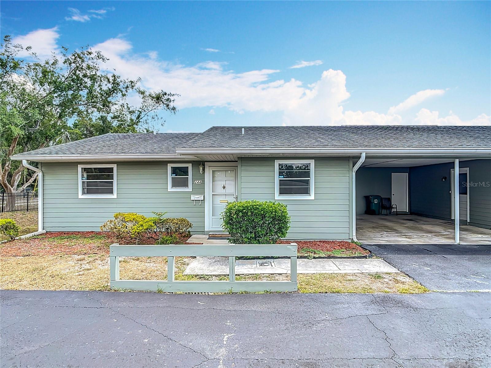 244 OAKLEIGH DR #200