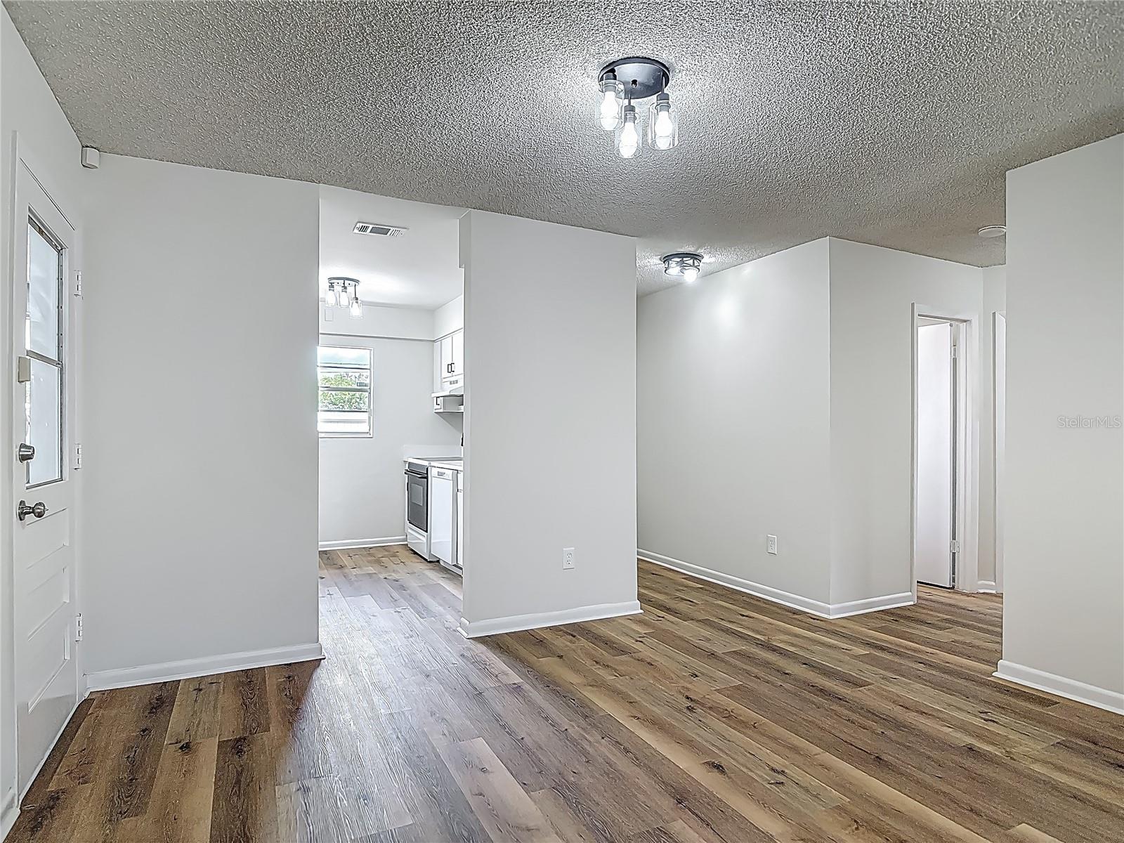 244 OAKLEIGH DR #200