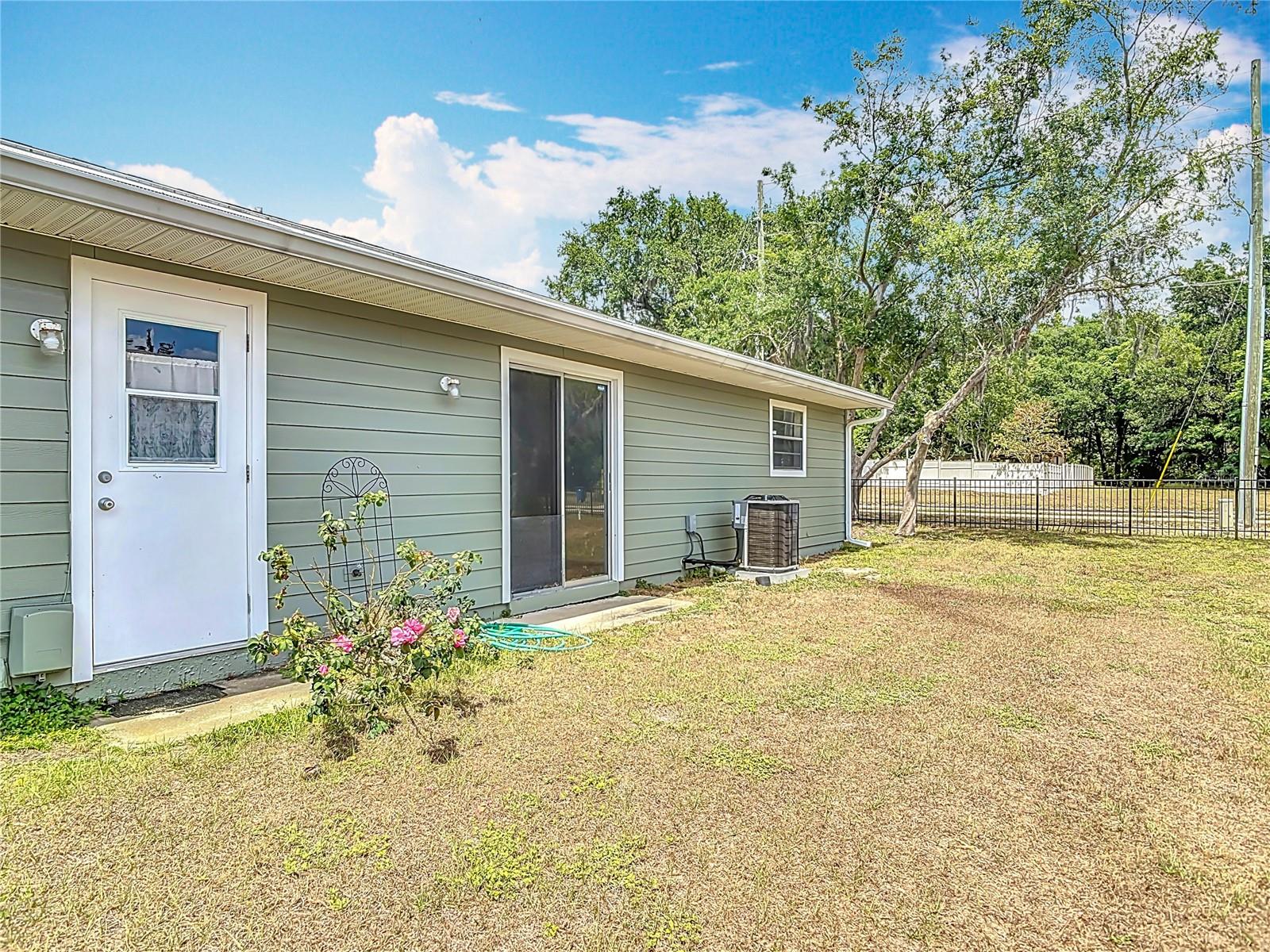 244 OAKLEIGH DR #200