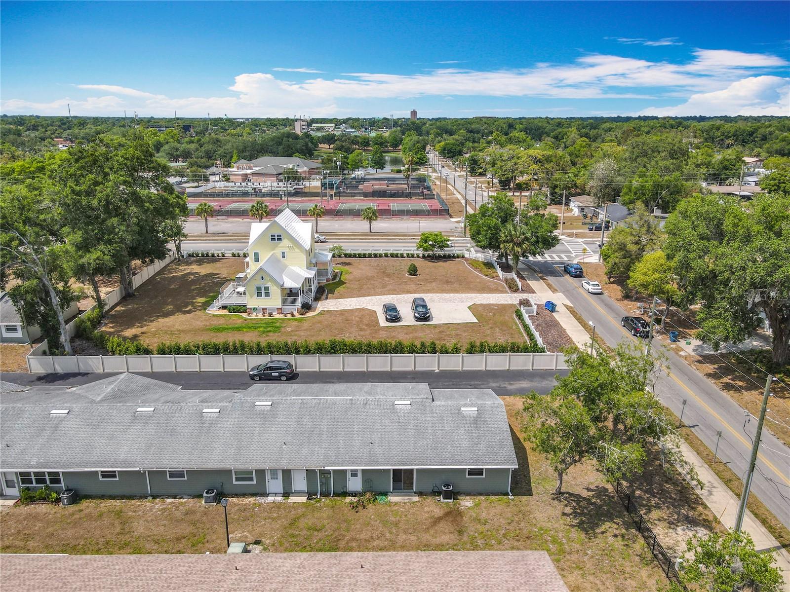 244 OAKLEIGH DR #200