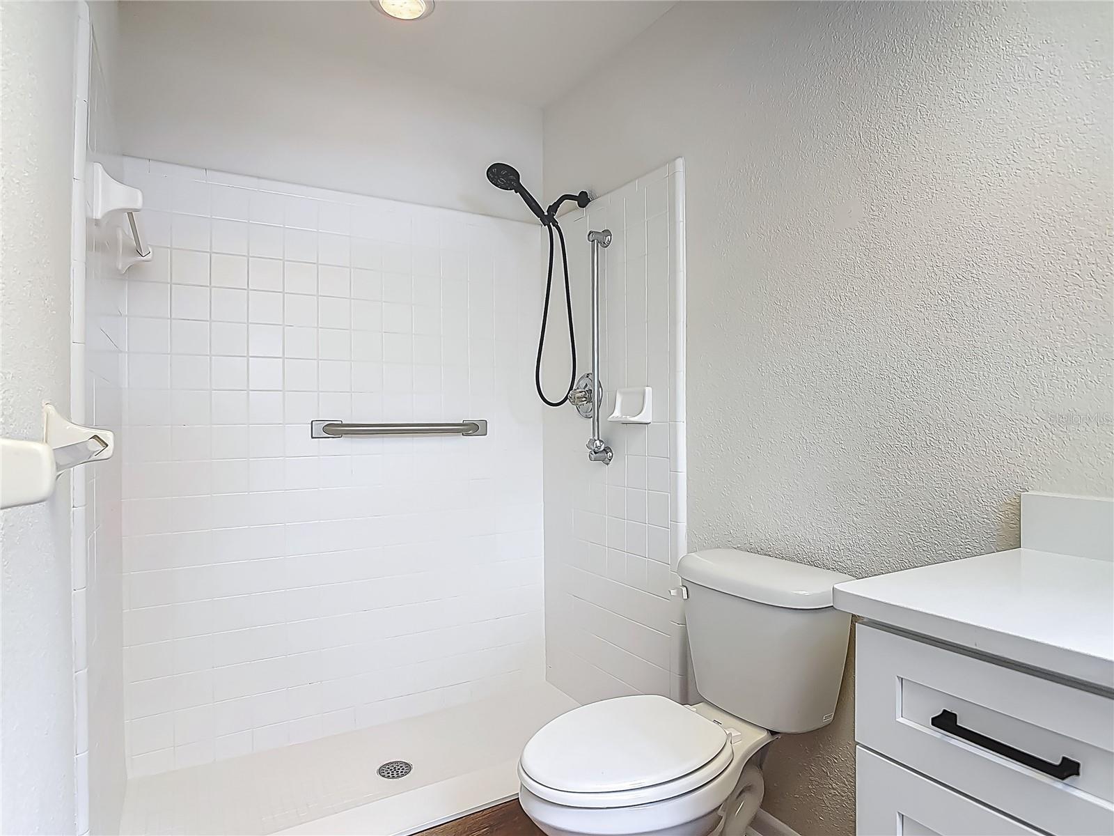 244 OAKLEIGH DR #200