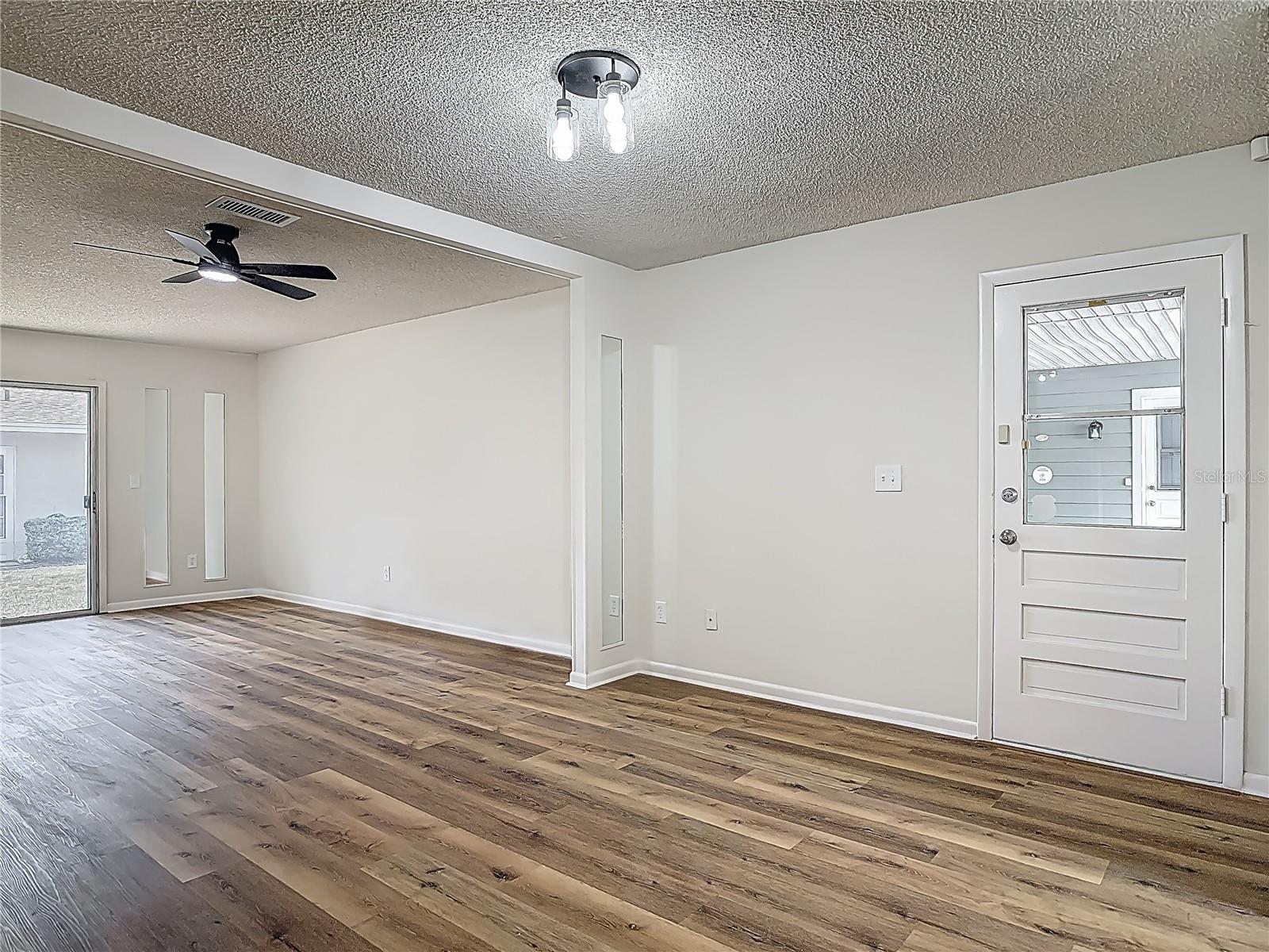 244 OAKLEIGH DR #200