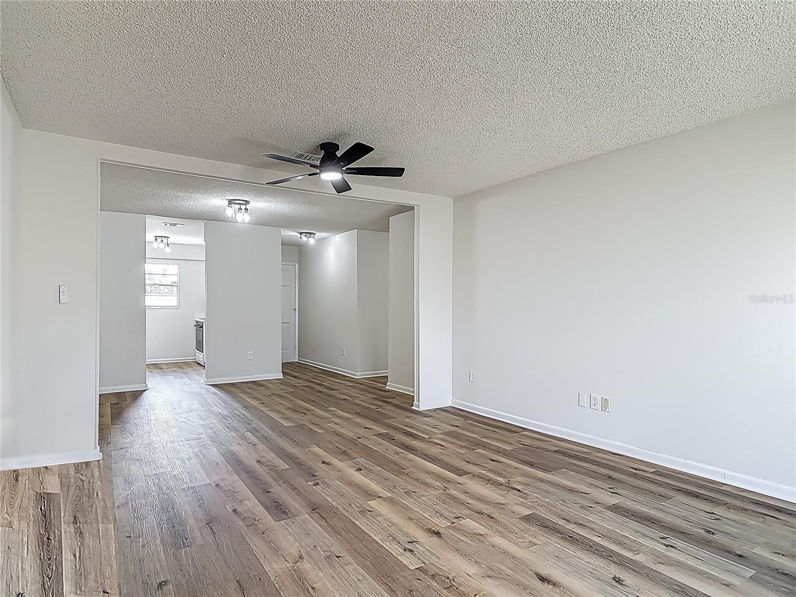 244 OAKLEIGH DR #200