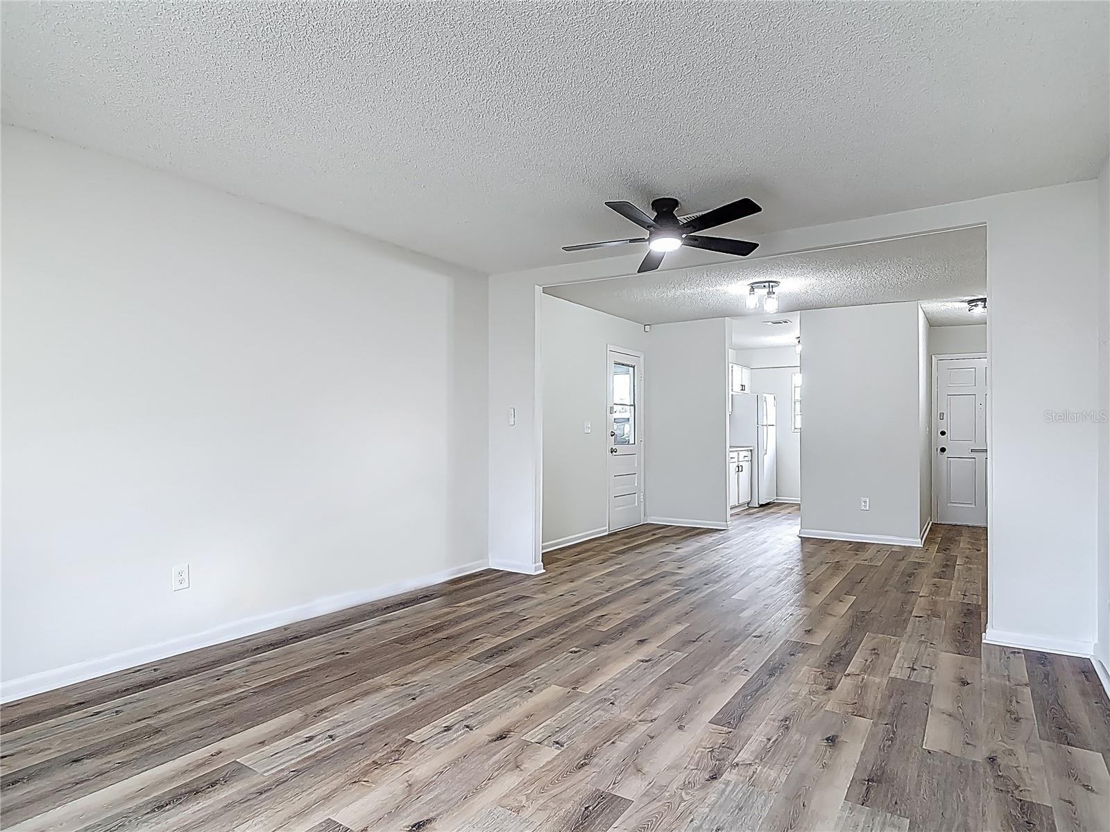 244 OAKLEIGH DR #200