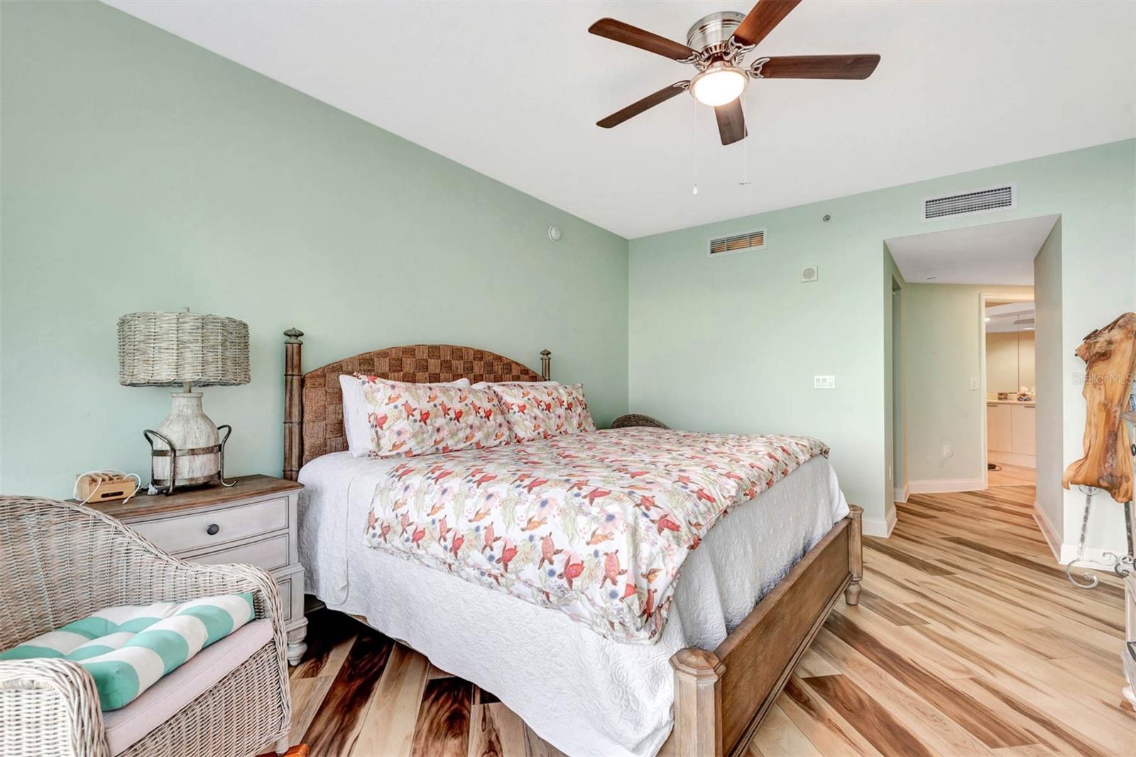 241 RIVERSIDE DR #1209