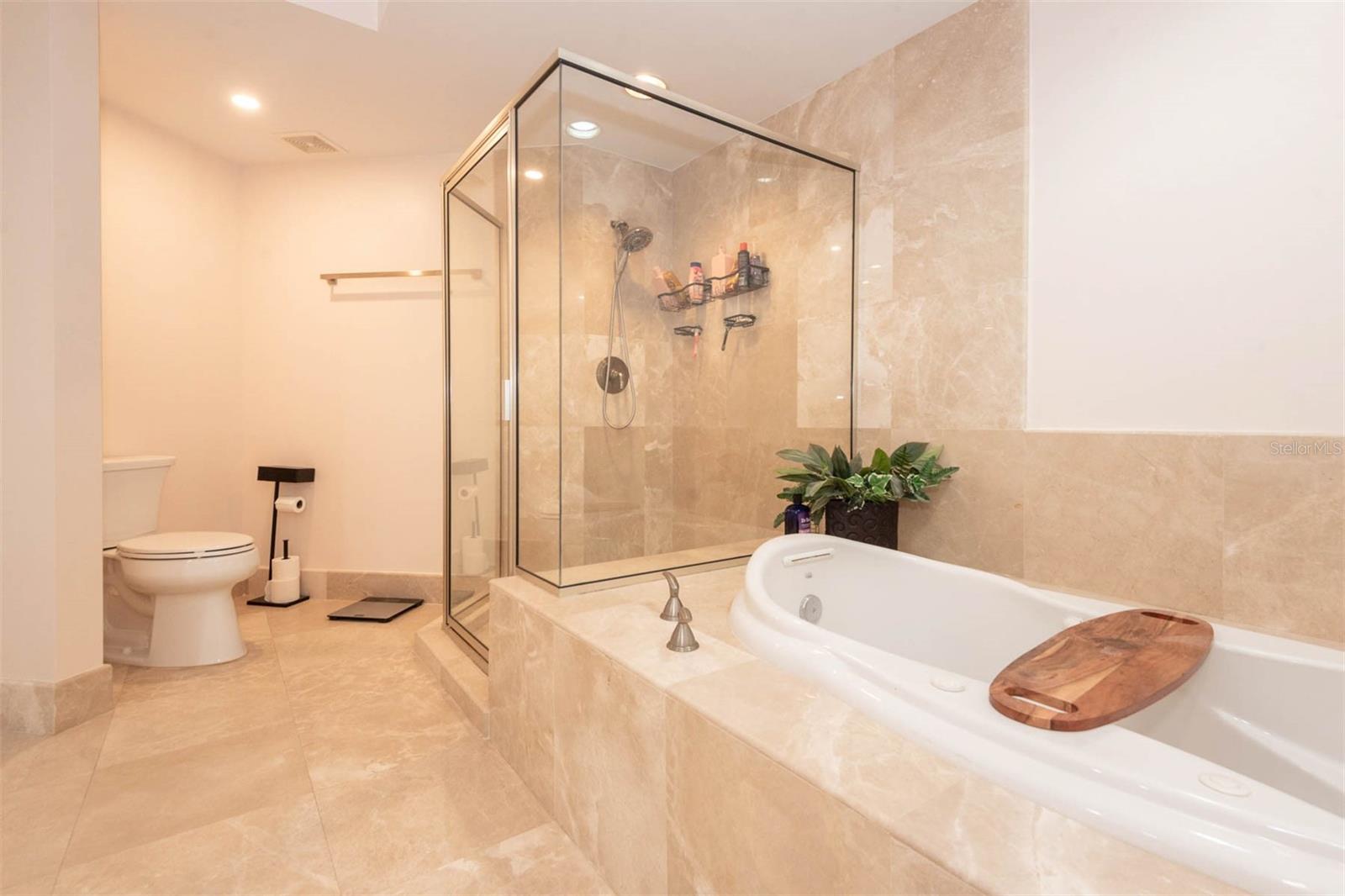 241 RIVERSIDE DR #1209